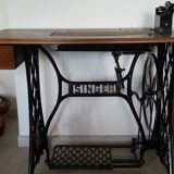 Singer's sewing machine foot console