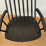 Armchair with armrests and Scandinavian bridge slats