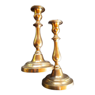 Paire de bougeoirs en bronze ancien
