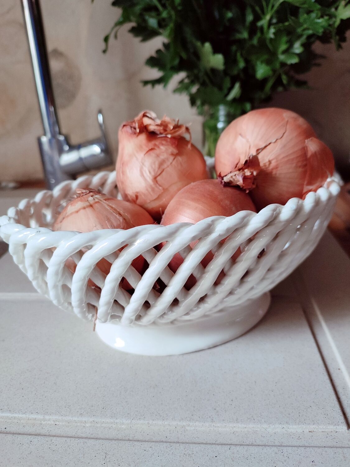Braided earthenware cup