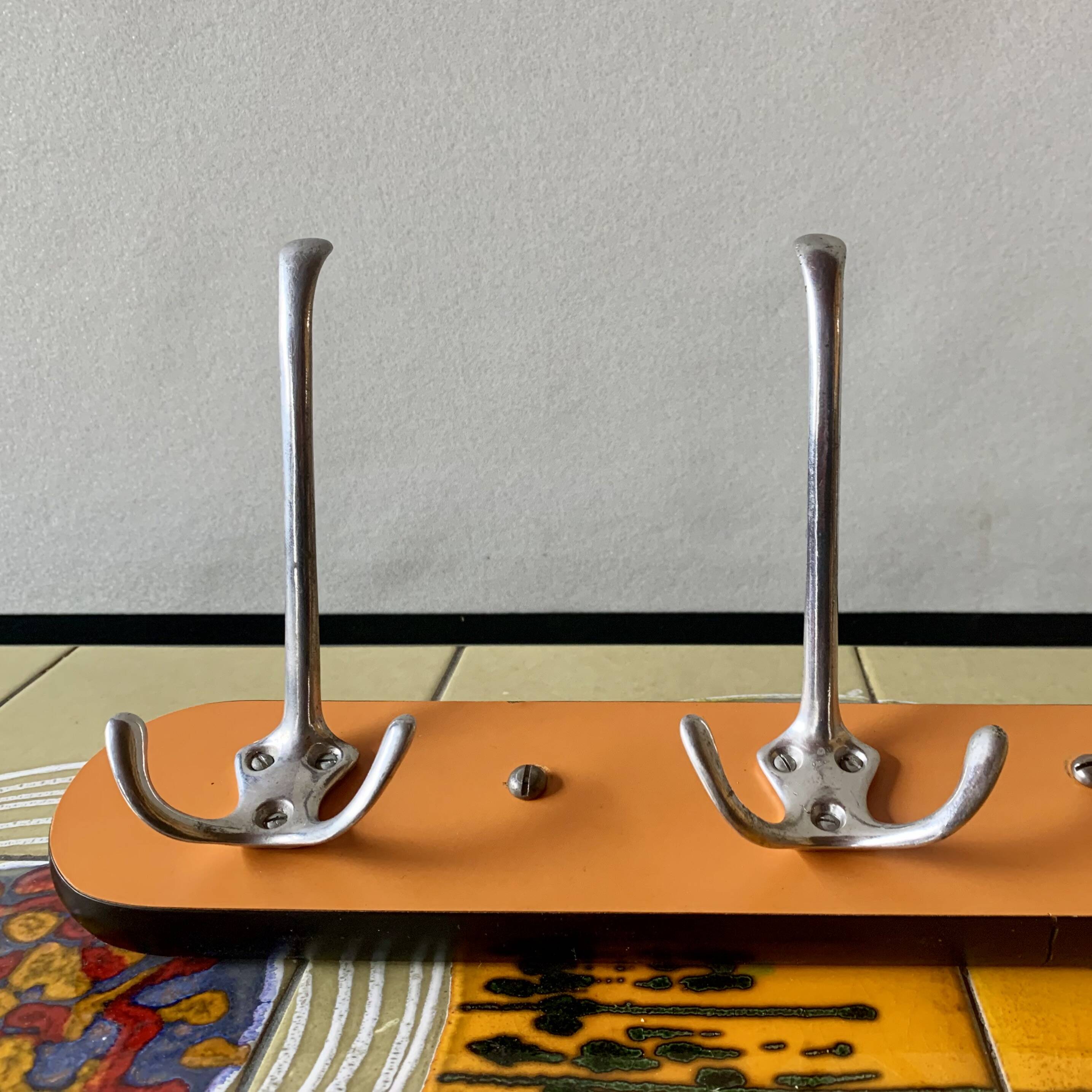 Portemanteau vintage en Formica orange - 4 crochets