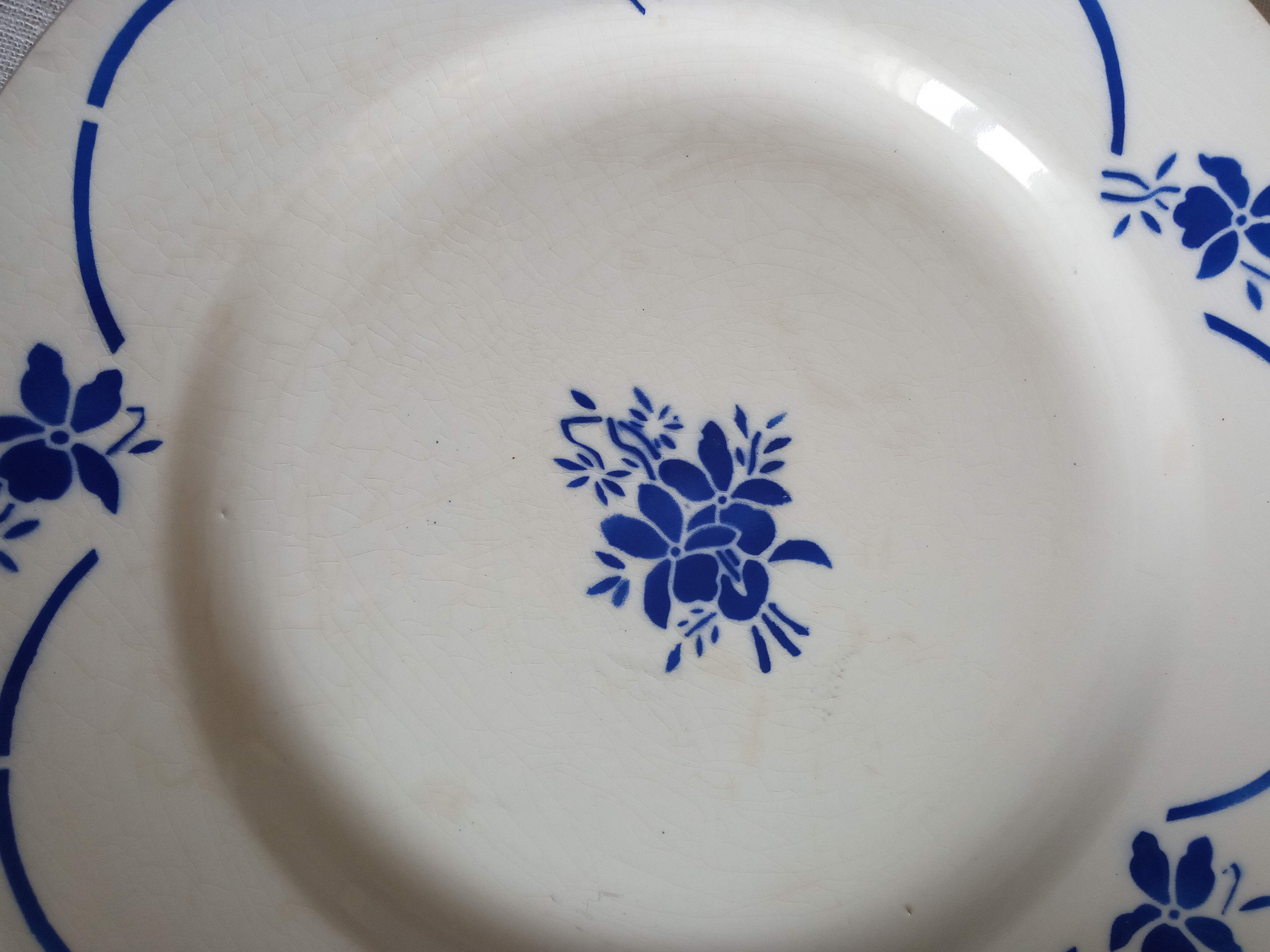 6 old flat plates, blue flower decoration, iron earth