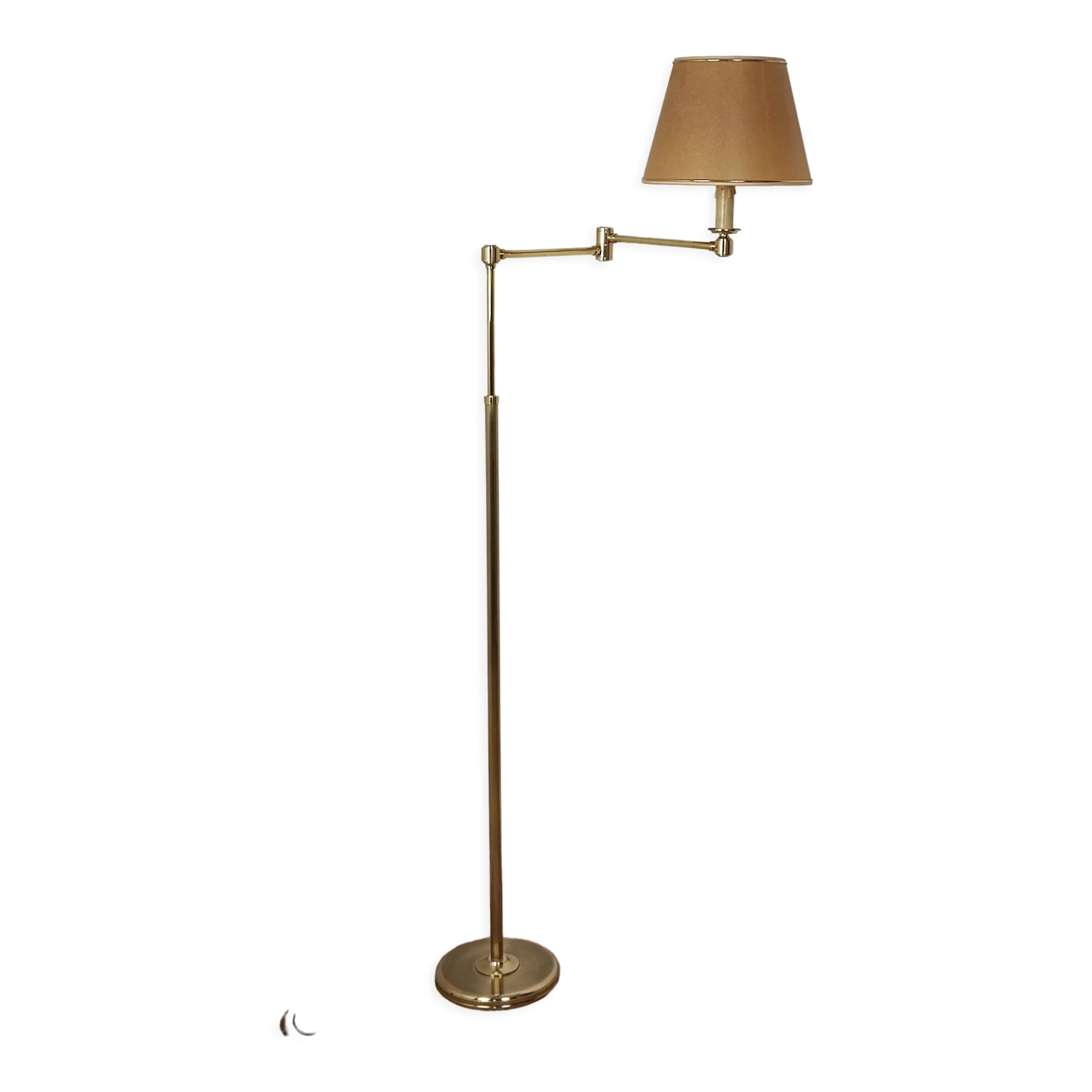 Brass e-reader floor lamp