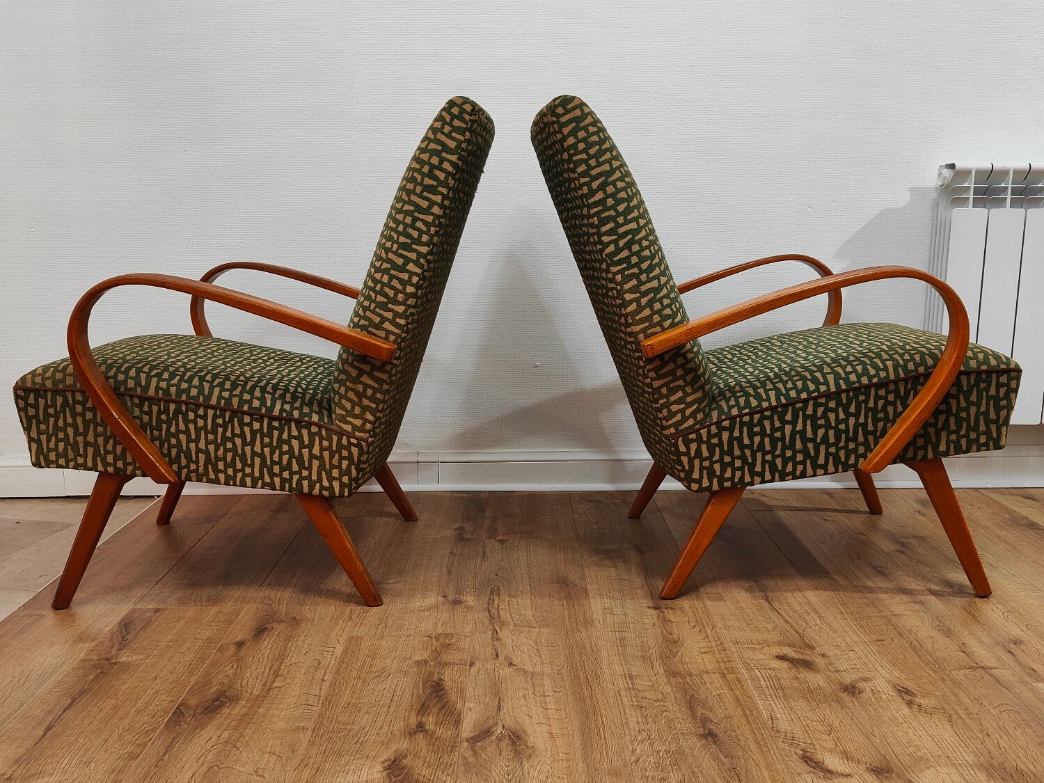 Paire de fauteuils 6952 par Jaroslav Smidek pour Ton