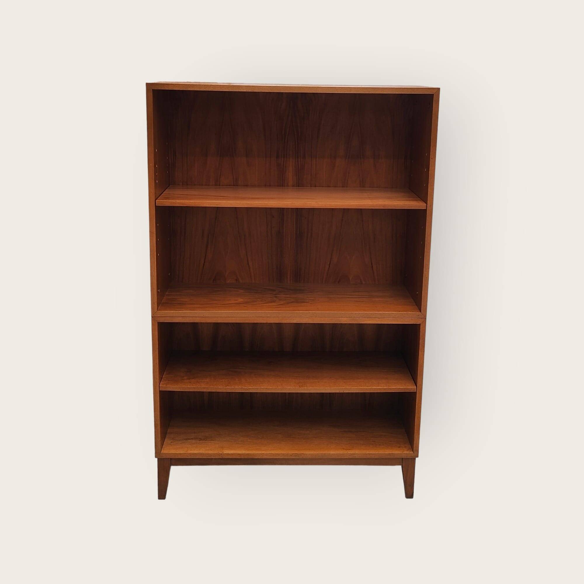 Bibliothèque du milieu du siècle