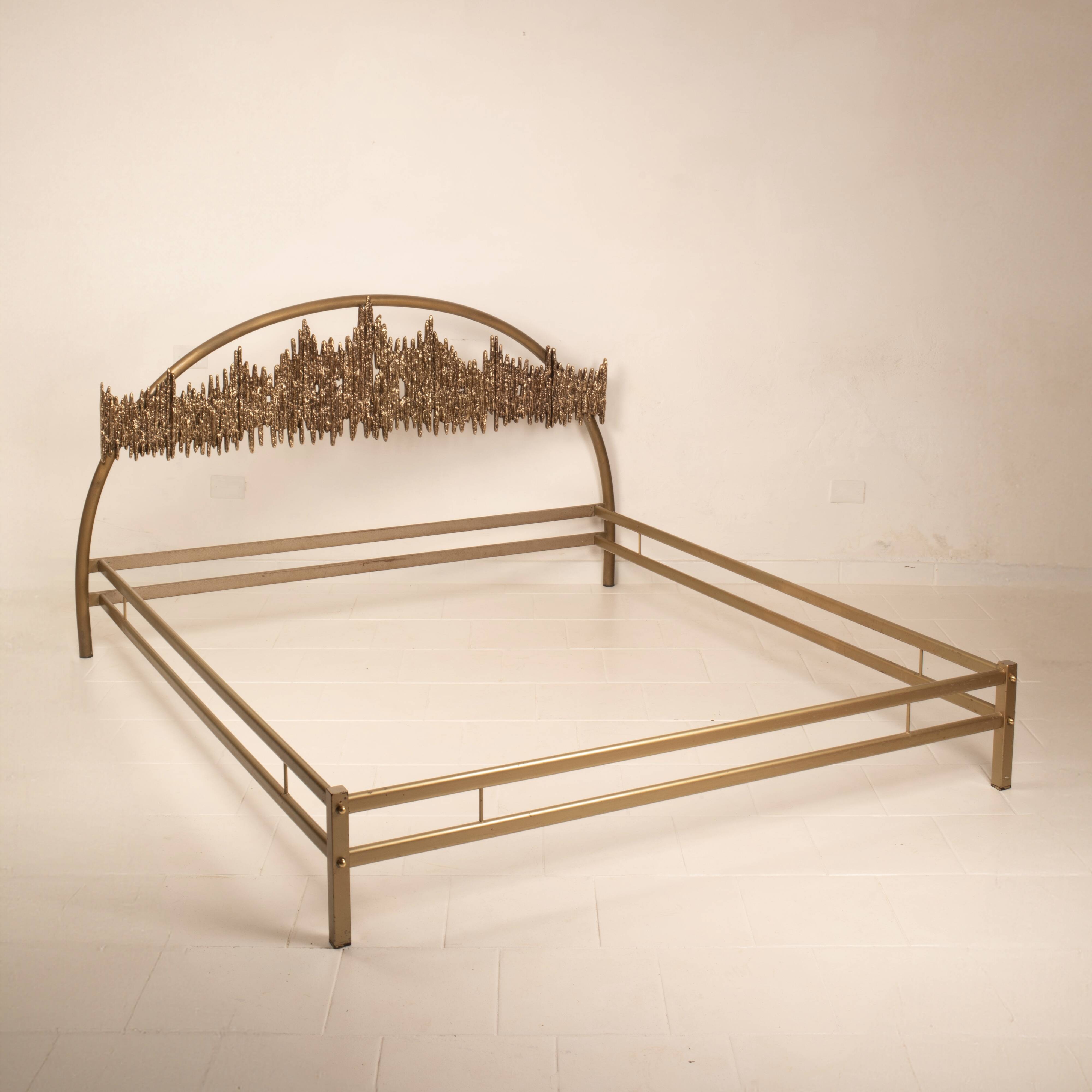 Aurora frame bed by Luciano Frigerio for Frigerio di Desio 1970