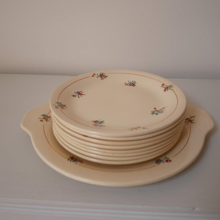 Set of 8 dessert plates with presentation plate, Béarn de Orchies Moulin des Loups model