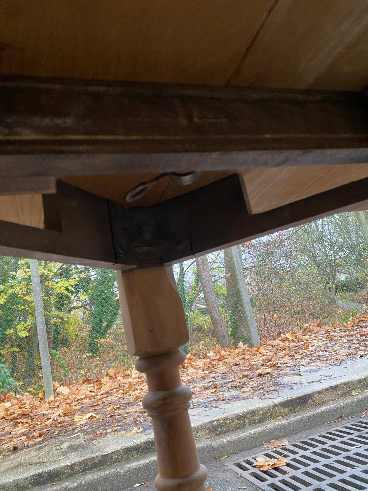Extendable round farmhouse dining table restored in solid oak from the 19th century
