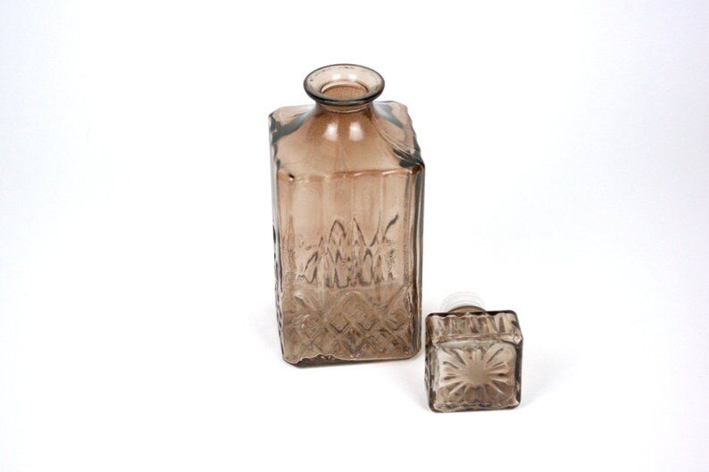 Whisky carafe in brown smoked glass sealed cap