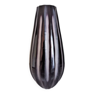 Art Deco vase in thick hand-cut glass in irregular vertical strokes H30