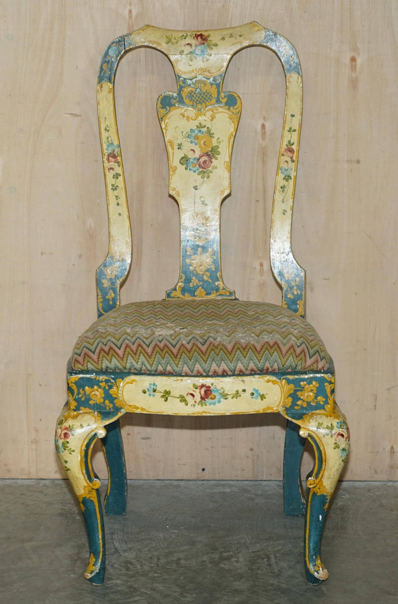 Paire de chaises Regency antiques et table assortie