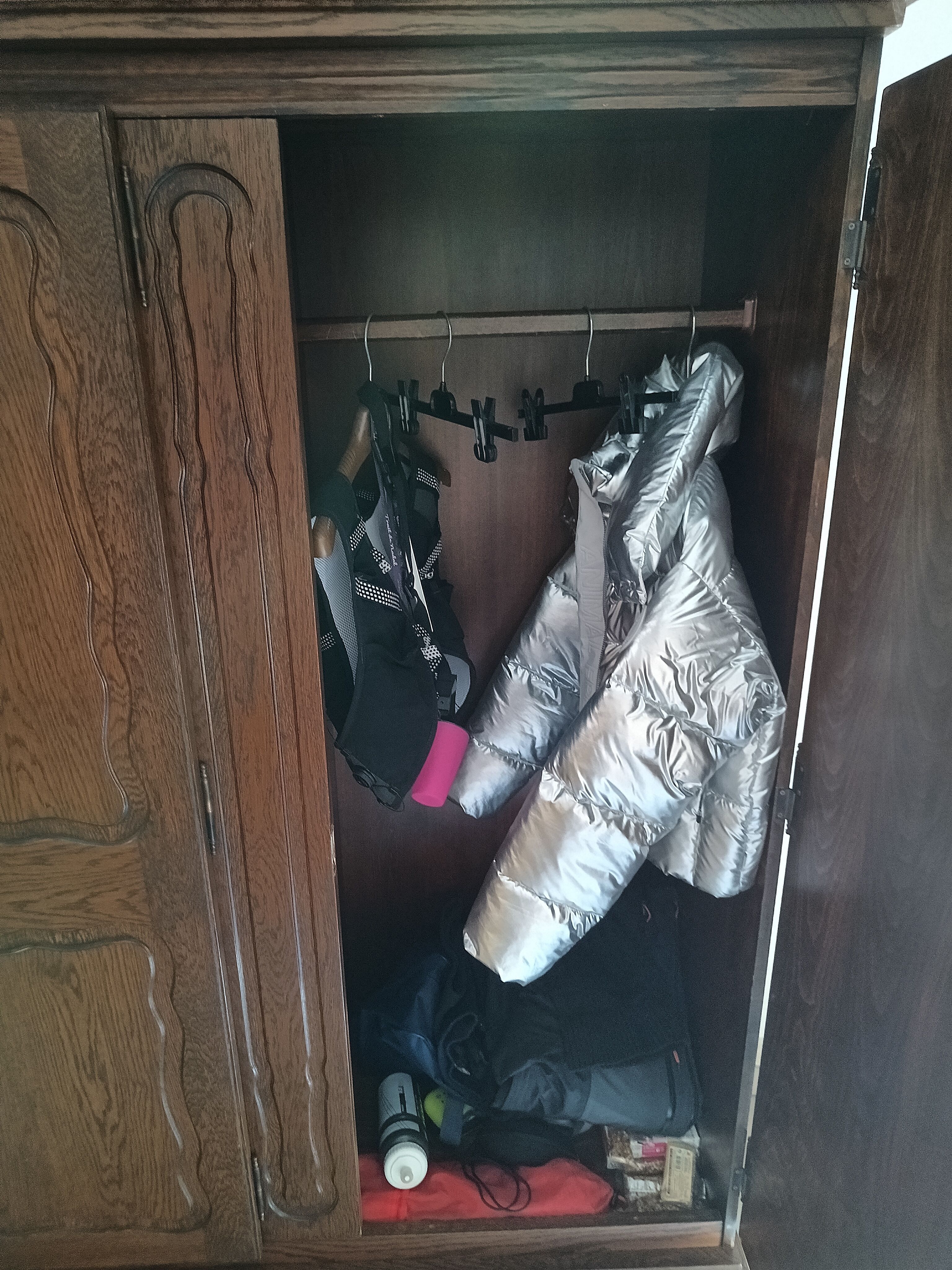 Large antique solid wood wardrobe – 195 x 182 x 55 cm