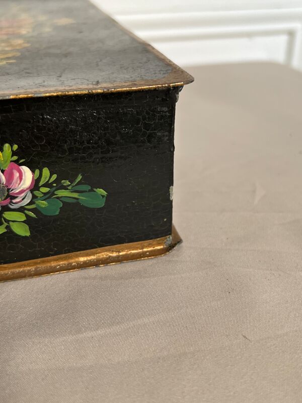 Boite à bijoux noir avec fleurs intérieur tissu gris