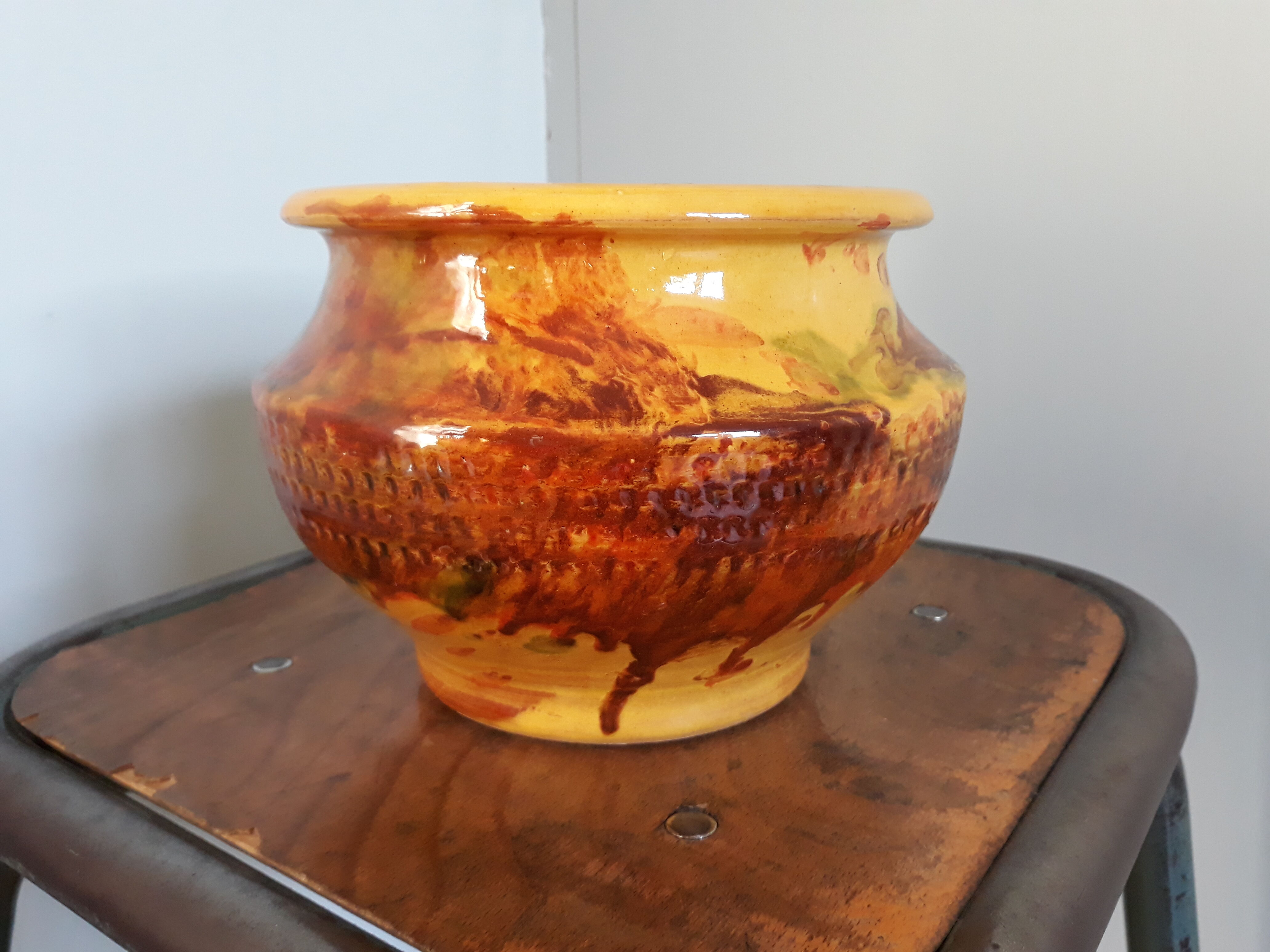 Flower pot planter with indoor plants