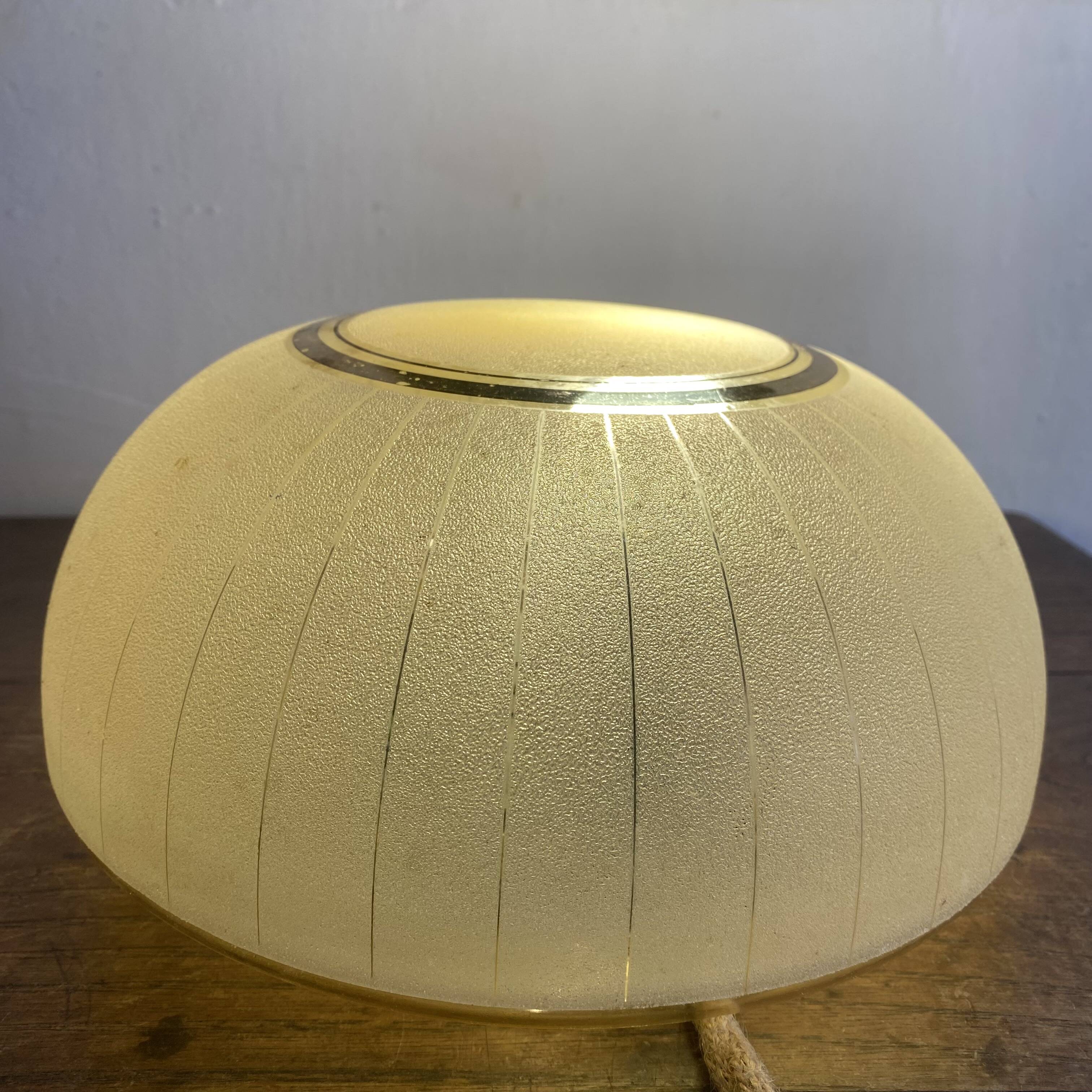 Retro ceiling light in granite glass and gold