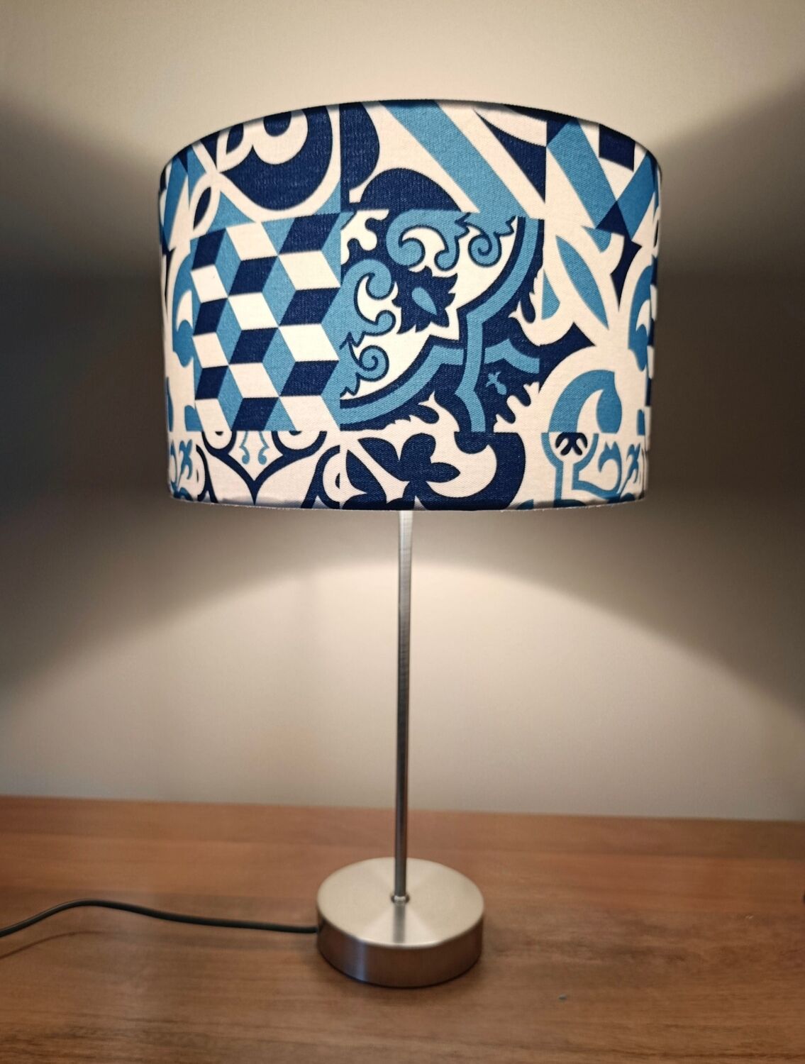 table lamp with a stem base and lampshade | handmade | blue/white tiles