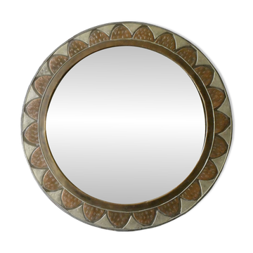 Grand miroir rond marocain en laiton rt cuivre ciselé, années 70-80