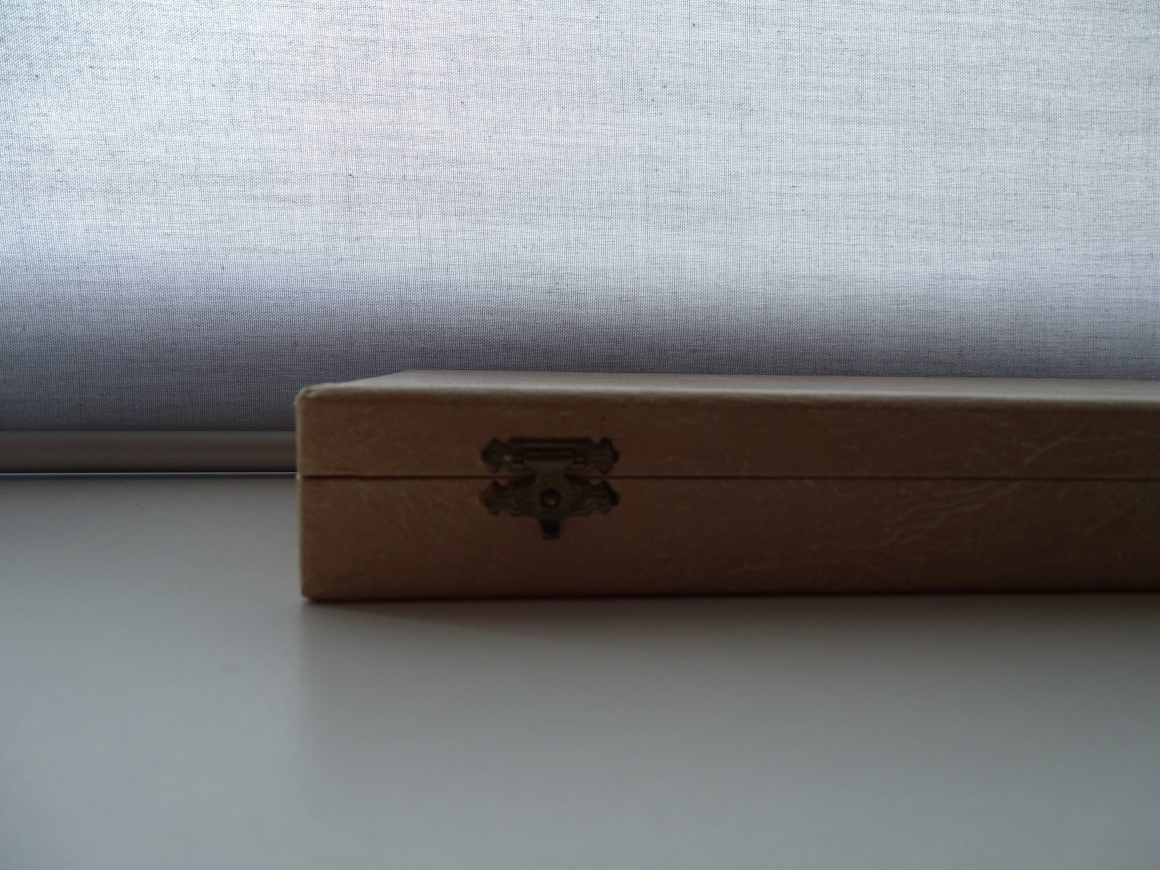 12 vintage Apollonox knob knobs bakelite handles in case