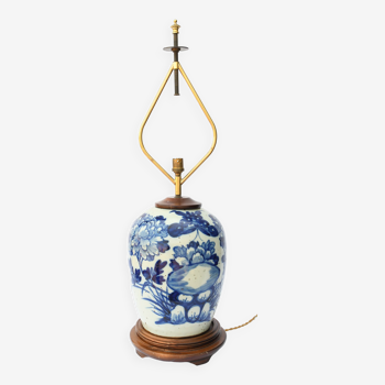 Vase en porcelaine de Chine monté en lampe