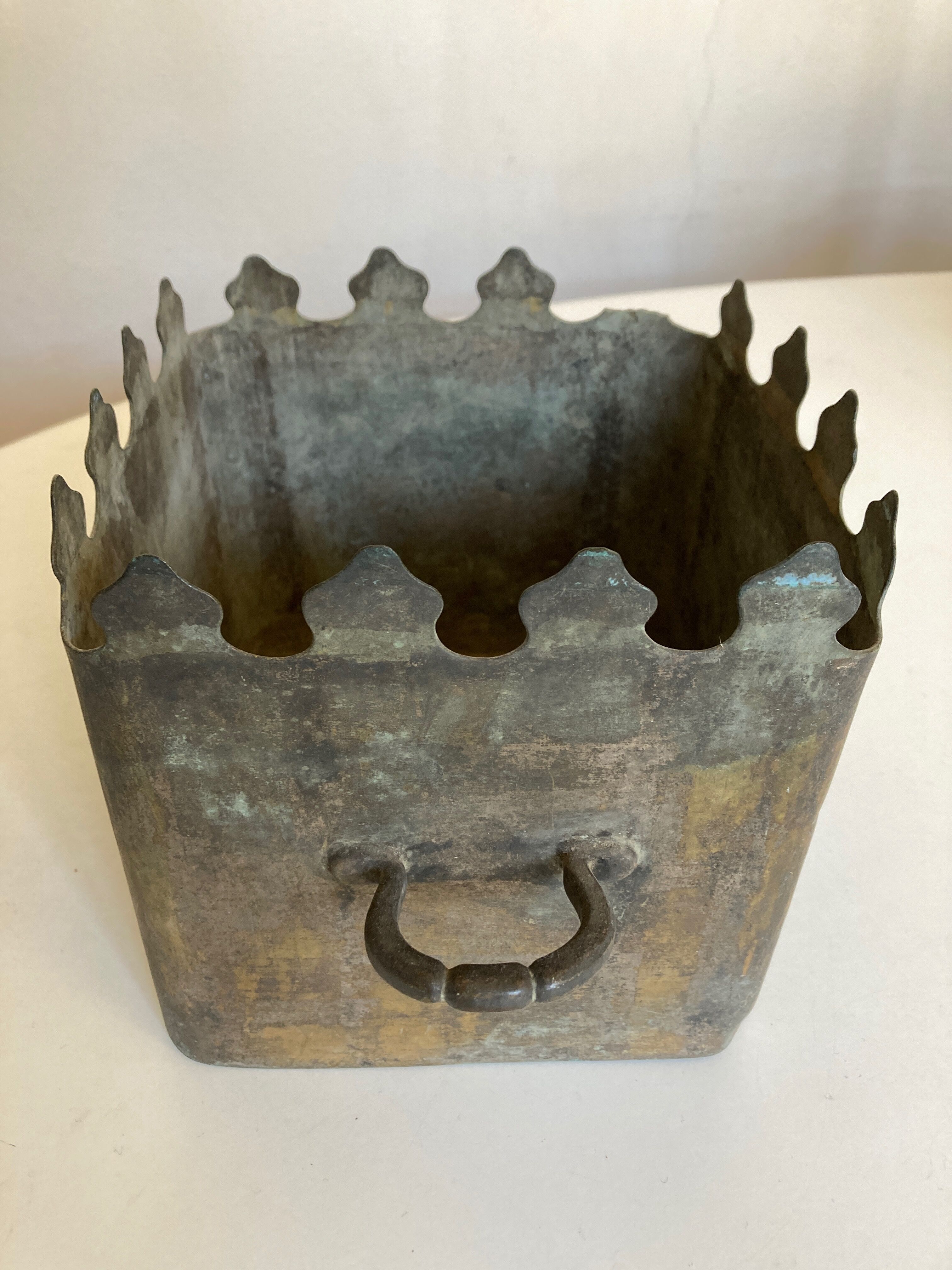 Pot cover 19th in zinc patina of origin