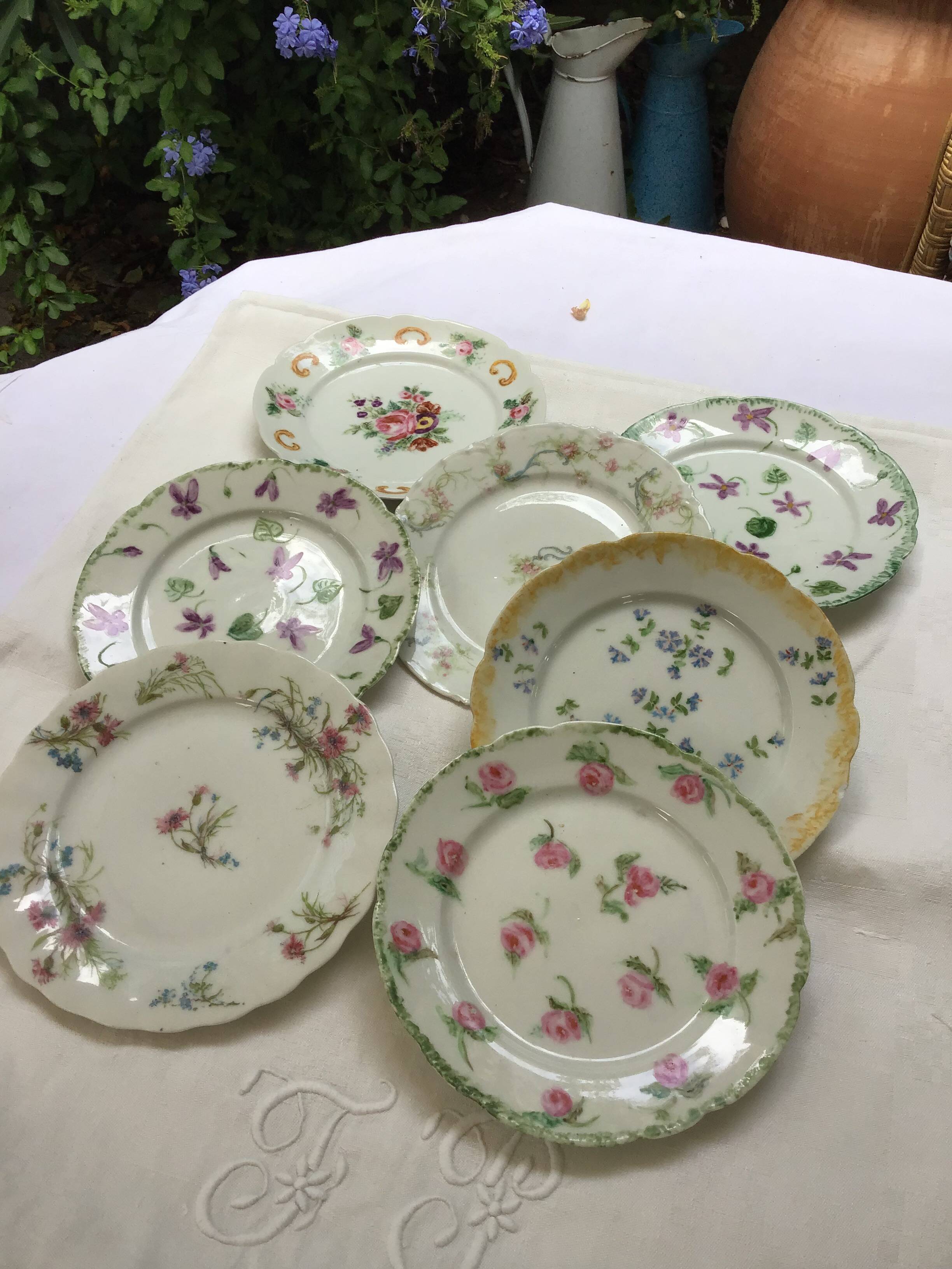 7 small plates in fine Limoges porcelain