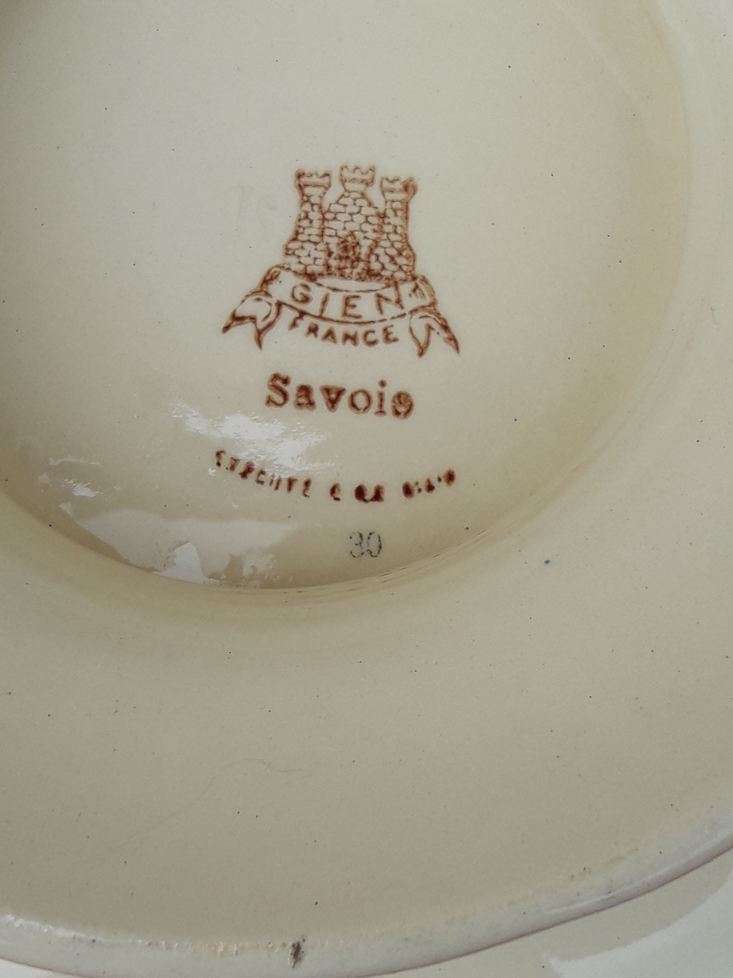 Flat on peedouche in earthenware of Gien model Savoie diam 24.5 cm
