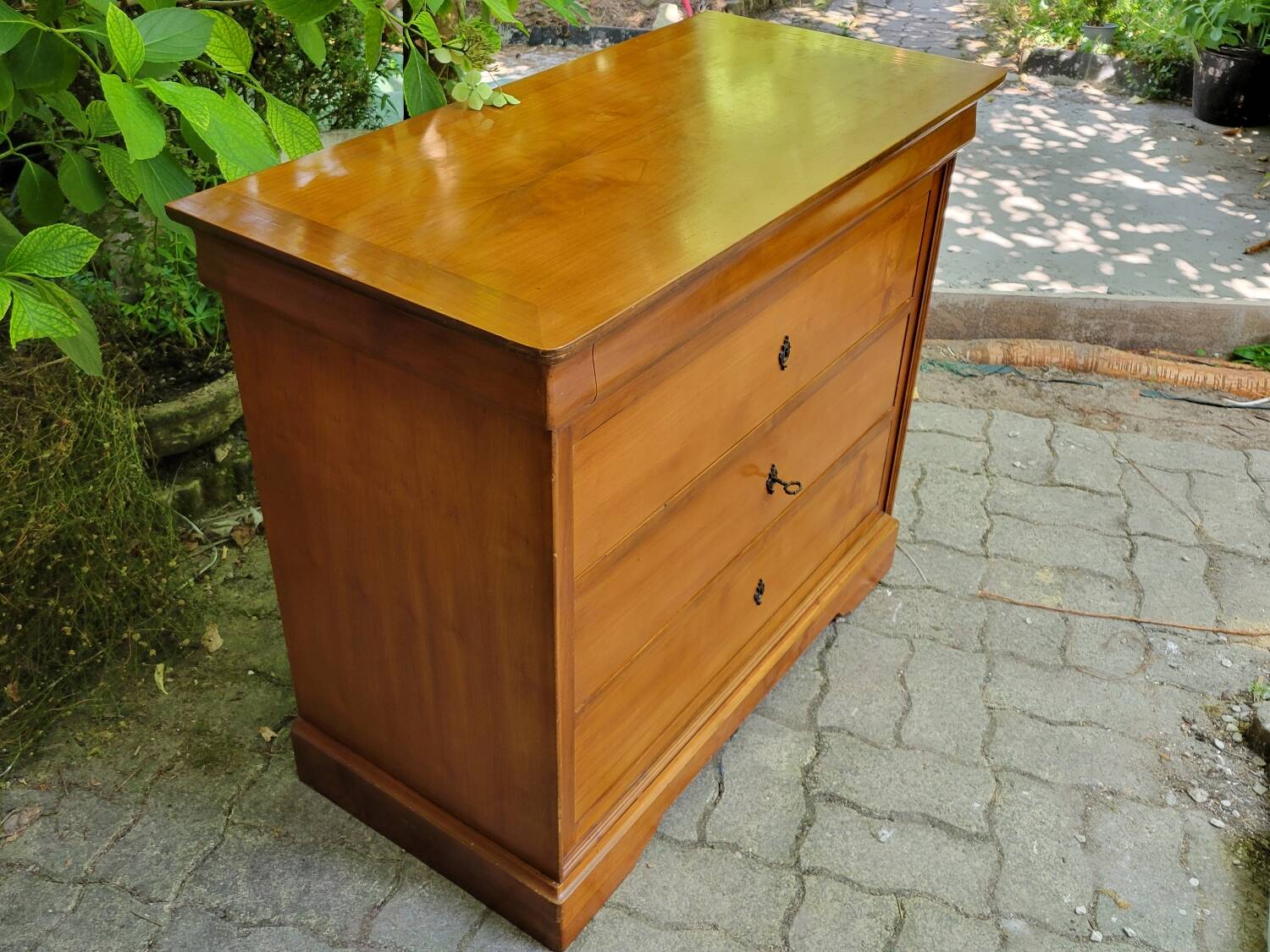 Louis Philippe cherry chest of drawers with lock