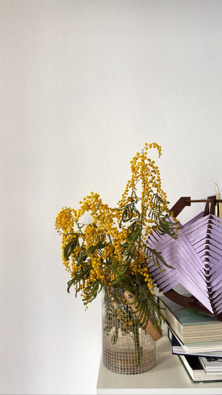 Woven lilac lamp to install