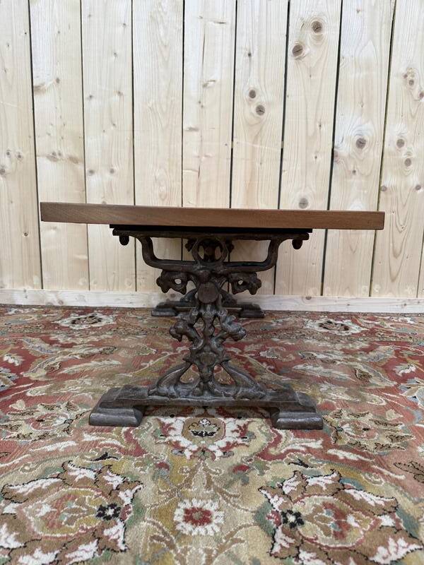 Table basse pieds fonte et plateau bois parquet