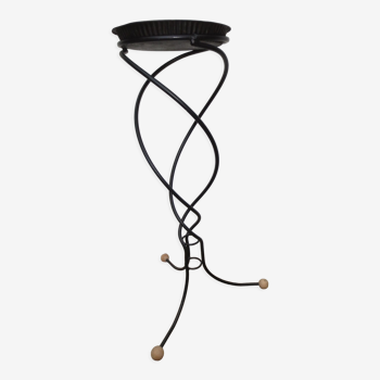 Plant or flower holder in black wrought iron of helical shape