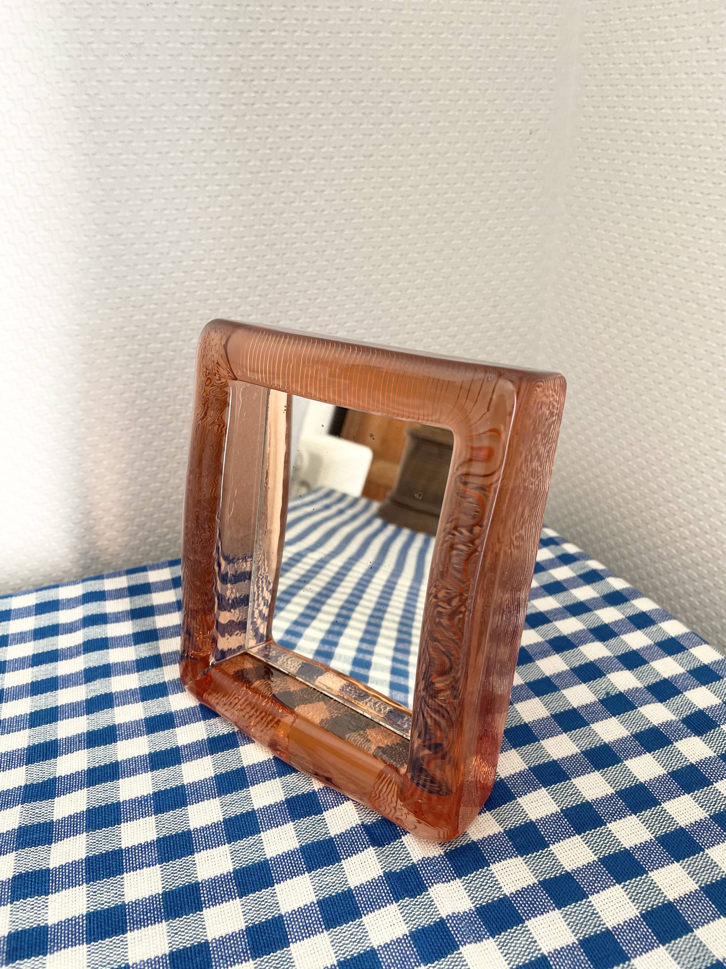 Miroir en verre rose d’Italie