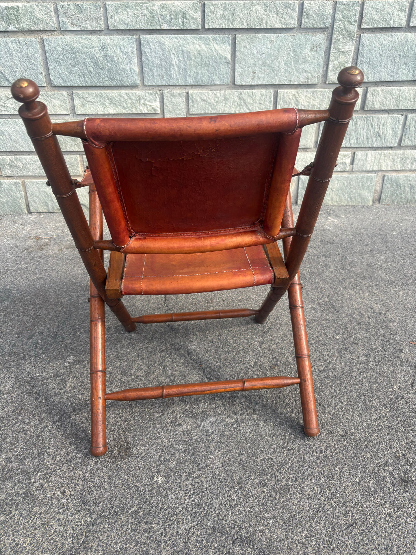 Vintage Safari Armchair in Cognac Leather and Turned Wood – 1940s/50s