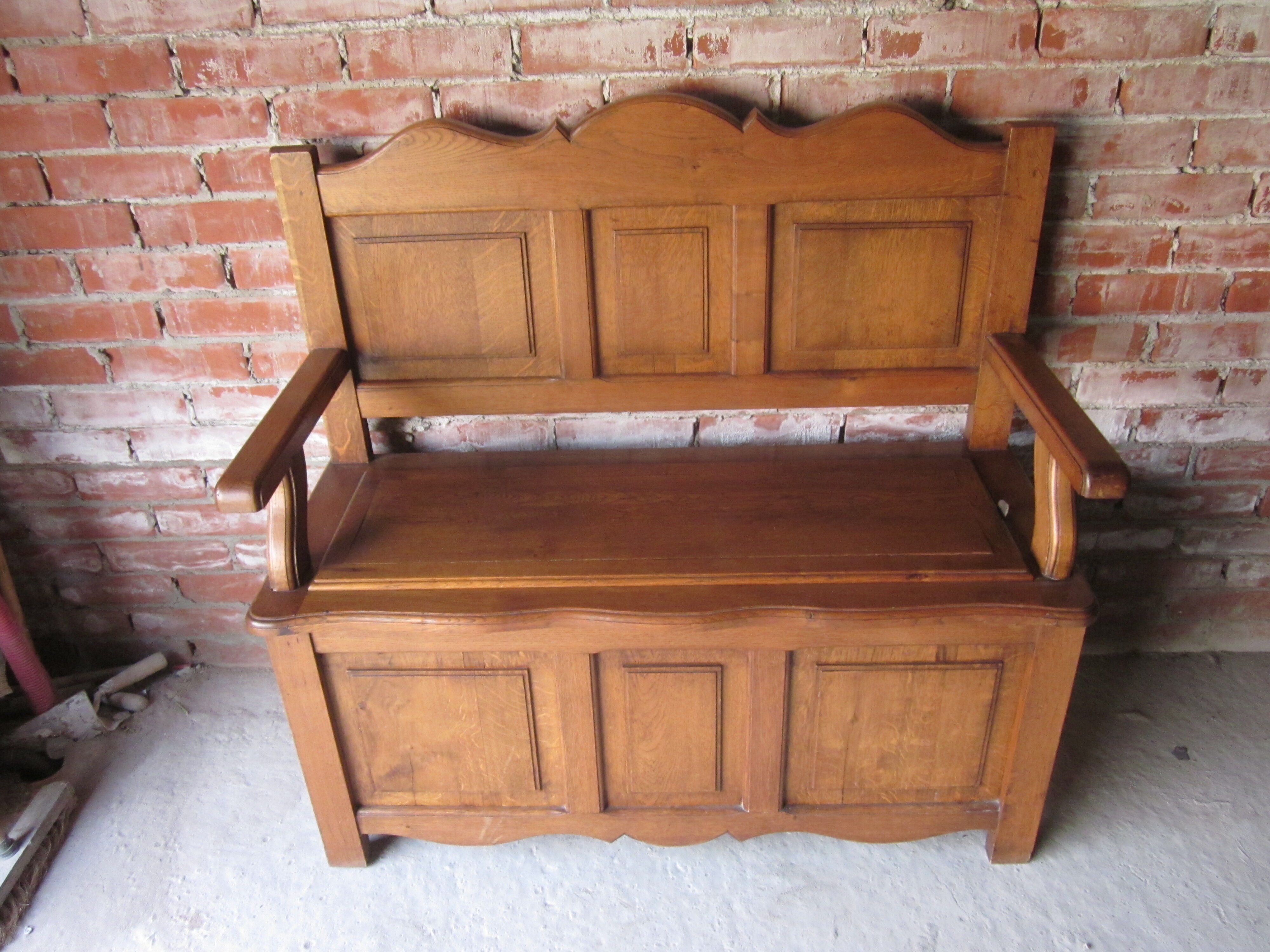 Chest bench in solid chene