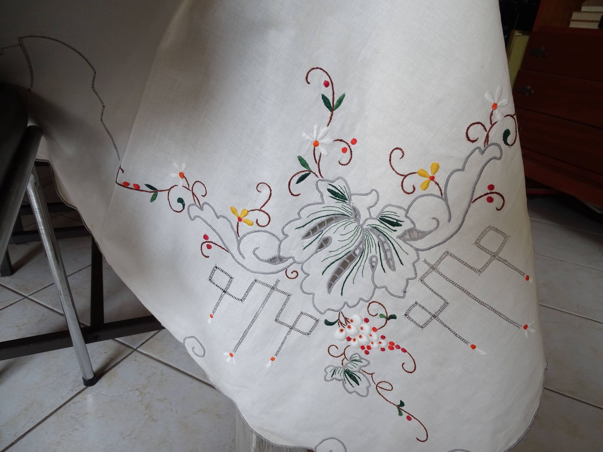 Tablecloth and 12 linen towels embroidery fine colorful flowers 255 x 170 - Old