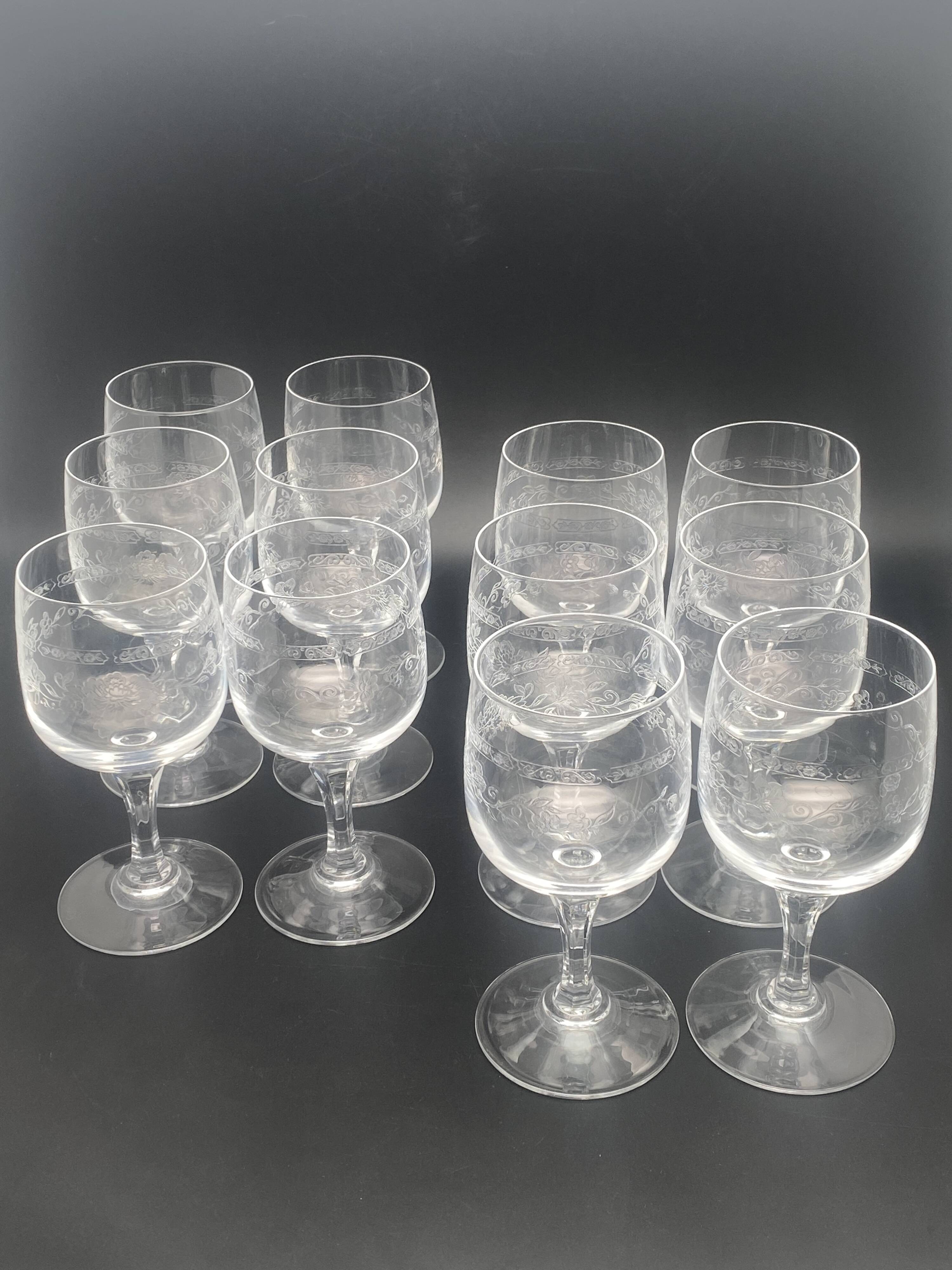 Chiseled crystal wine glasses with flower motif