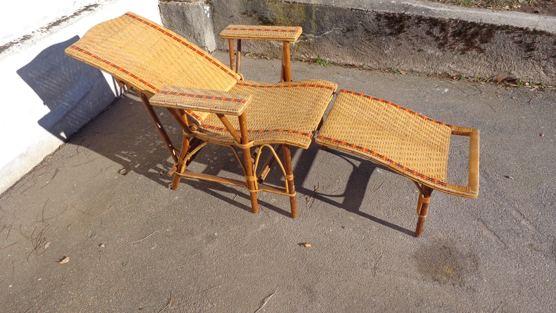Rattan chaise longue