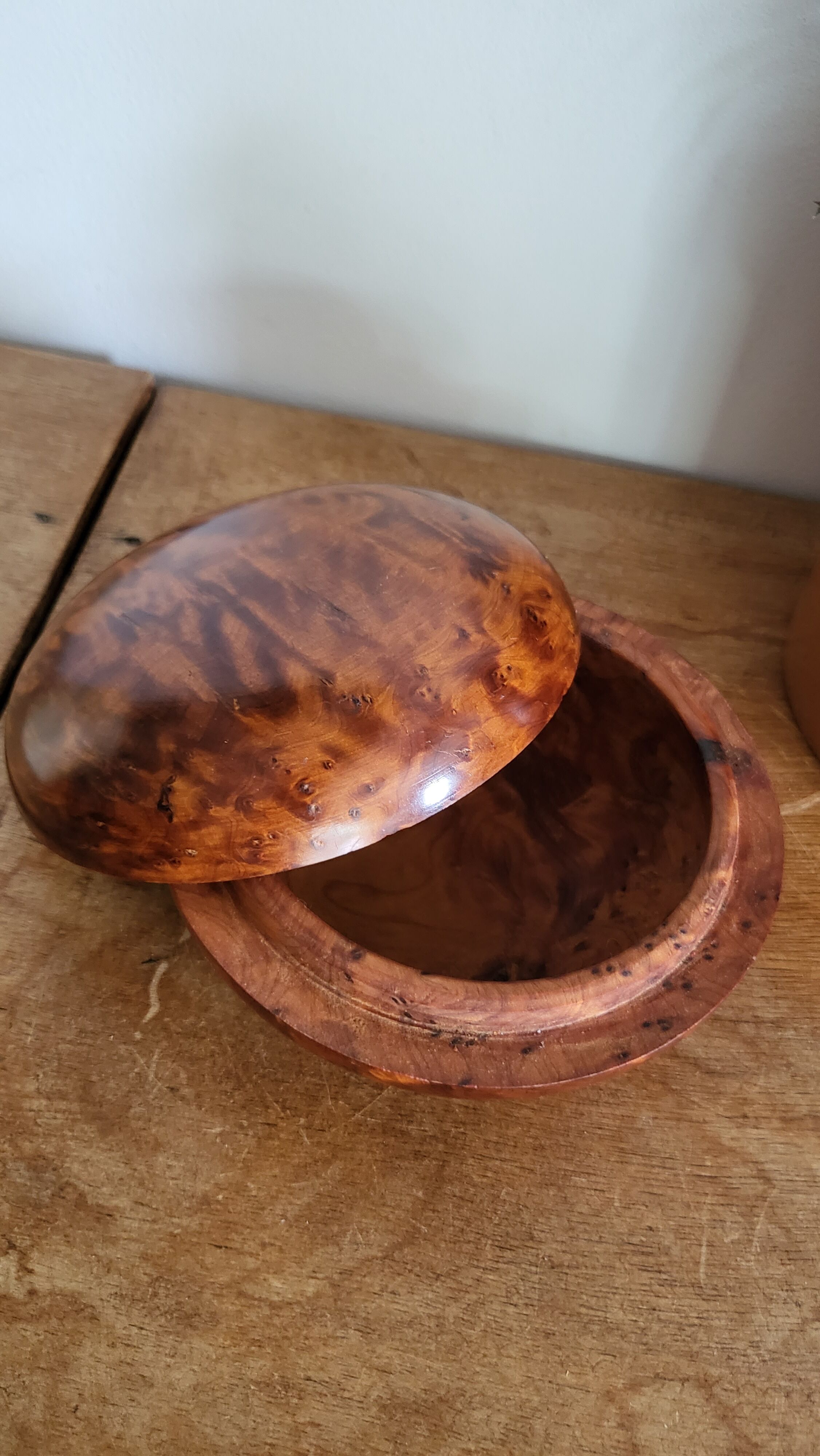 Noble wood jewelry box