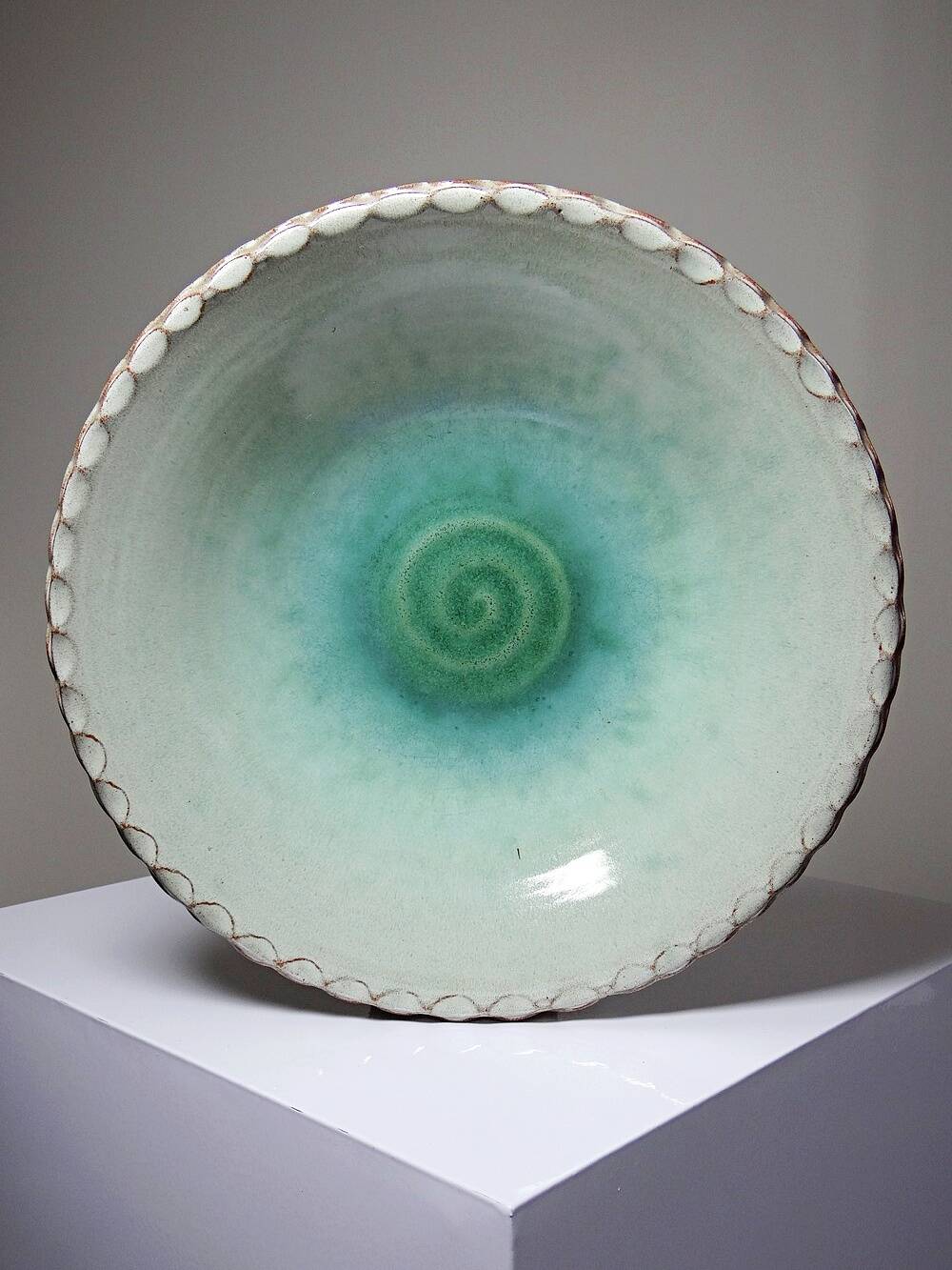 Large glazed terracotta fruit bowl Westraven Utrecht vintage 1970s