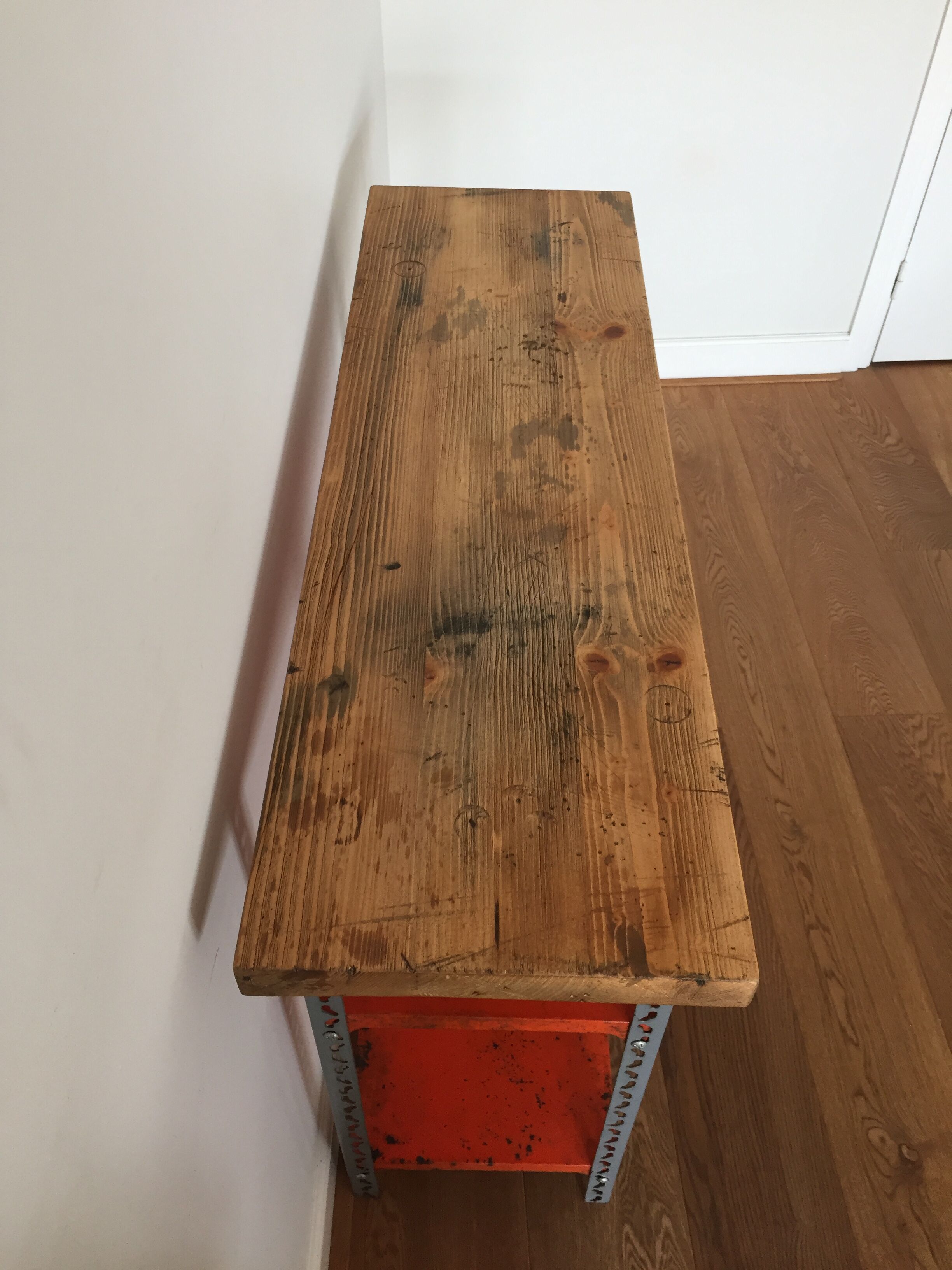 Console / industrial shelf