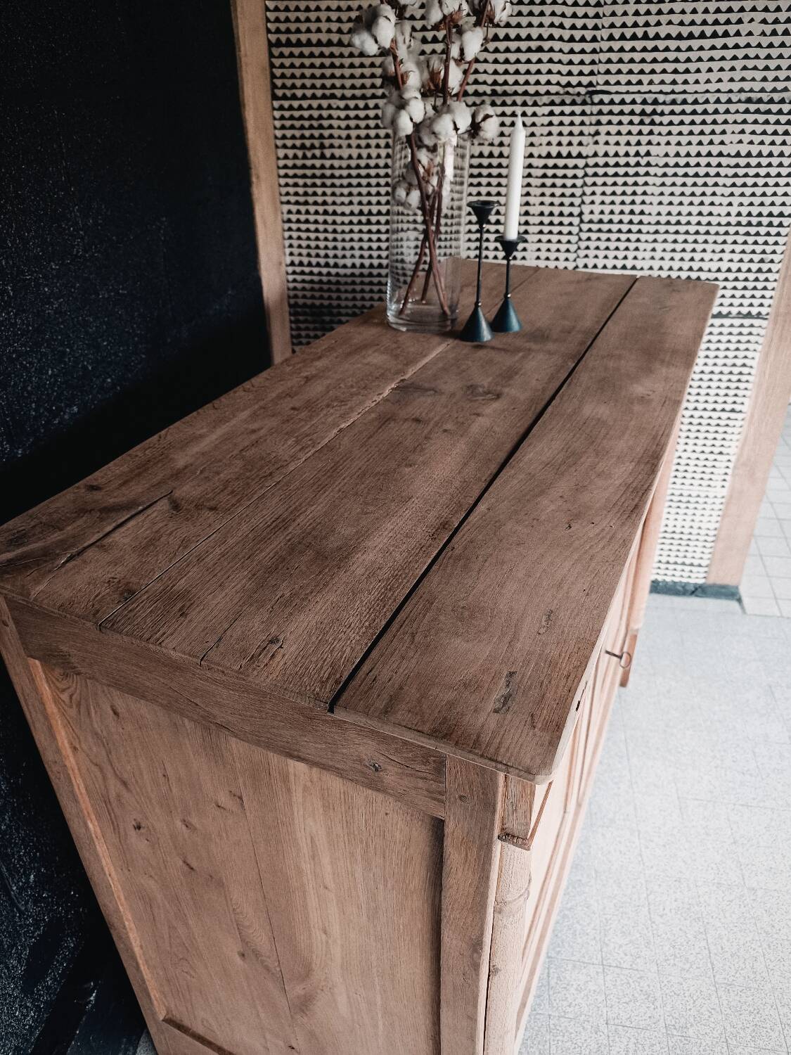 Vintage sideboard with 2 doors