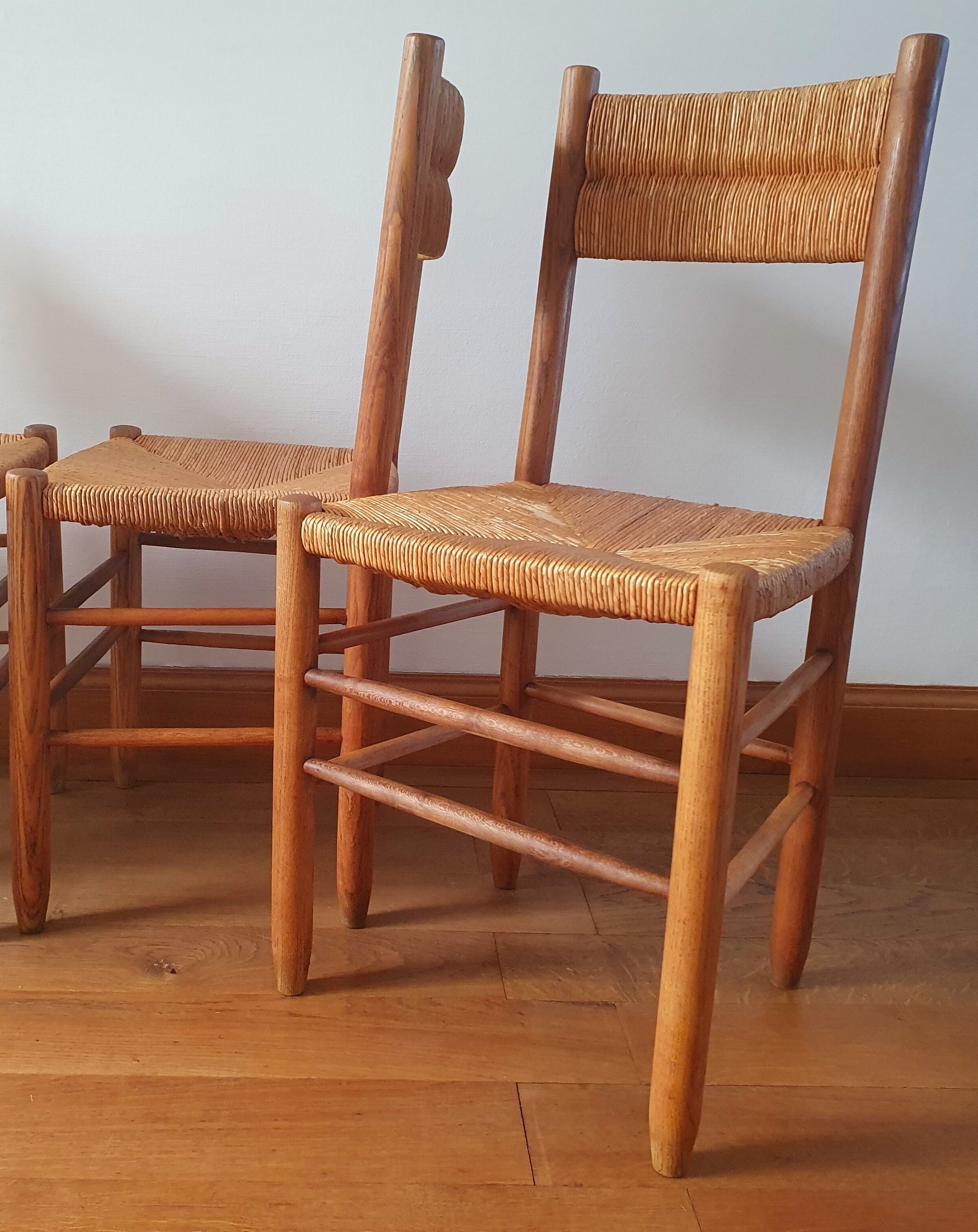 Series of 4 seat chairs and mulched backrest