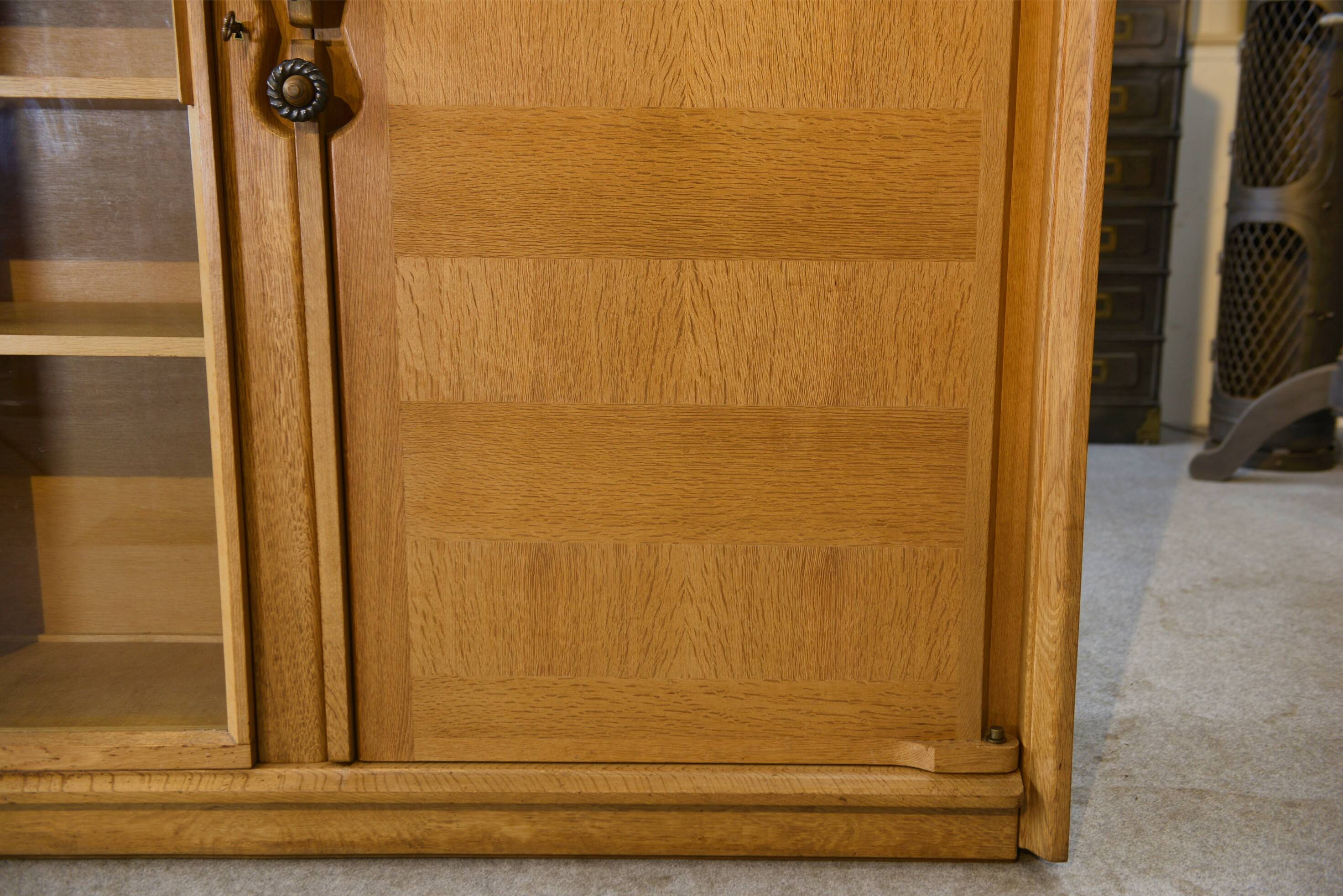 Display cabinet by Guillerme et Chambron and Danikowski for Your Home
