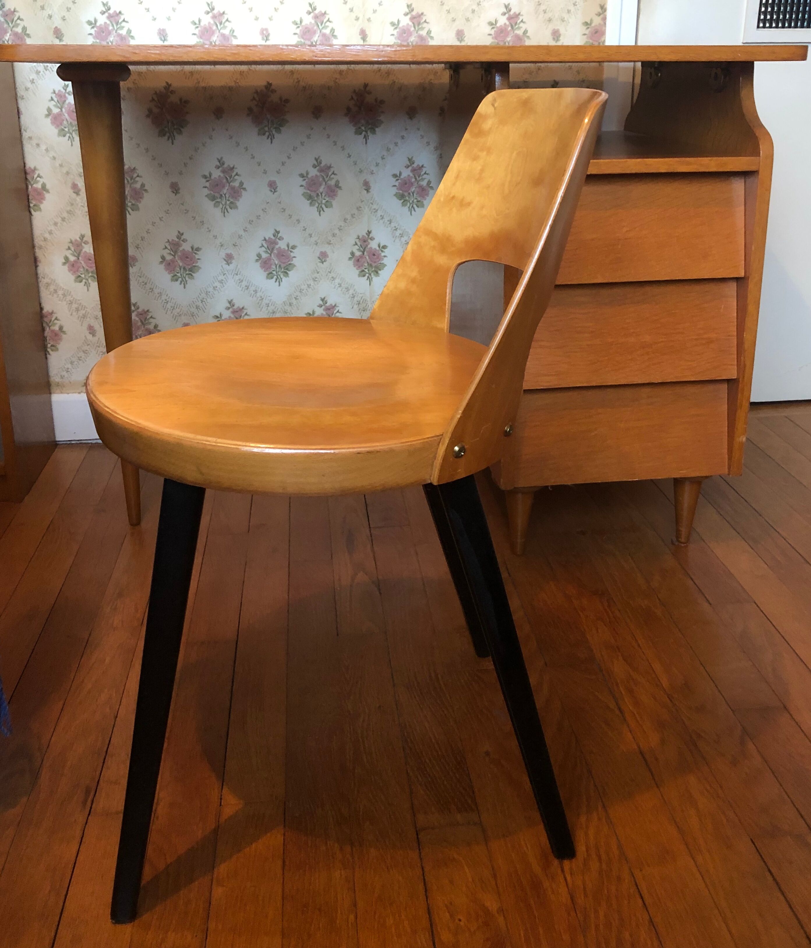 Vintage desk and chair 70