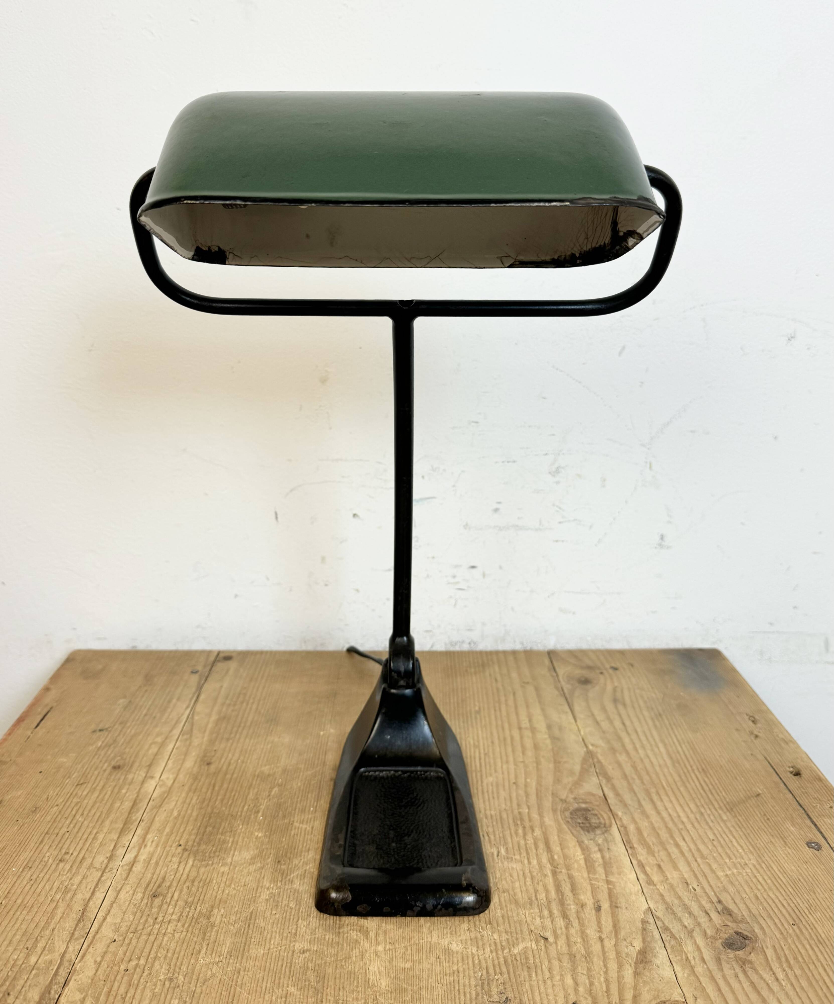 Lampe de Banque Vintage en Émail Vert de BUR, 1930s