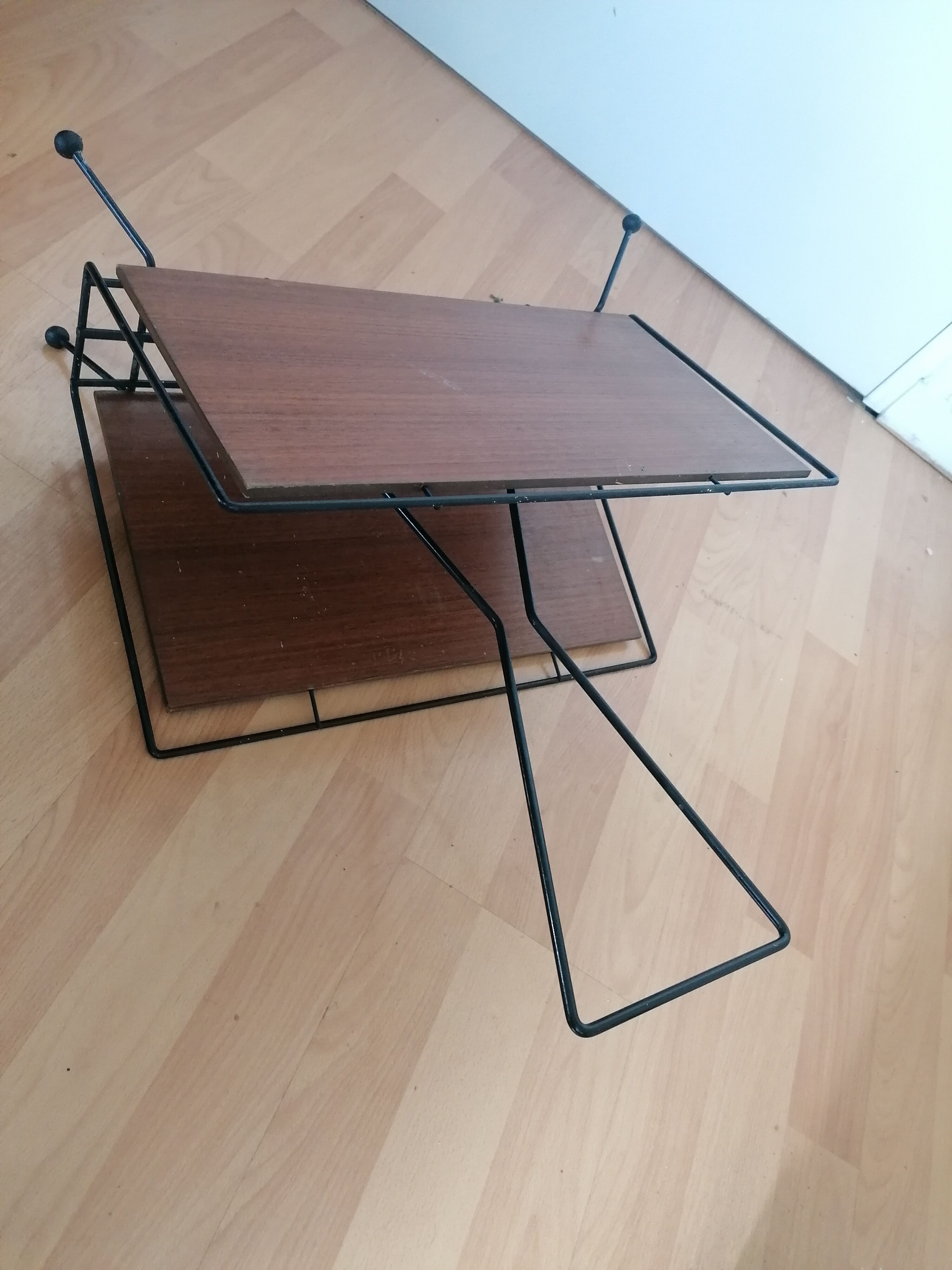 Magazine rack steel thread and teak wood