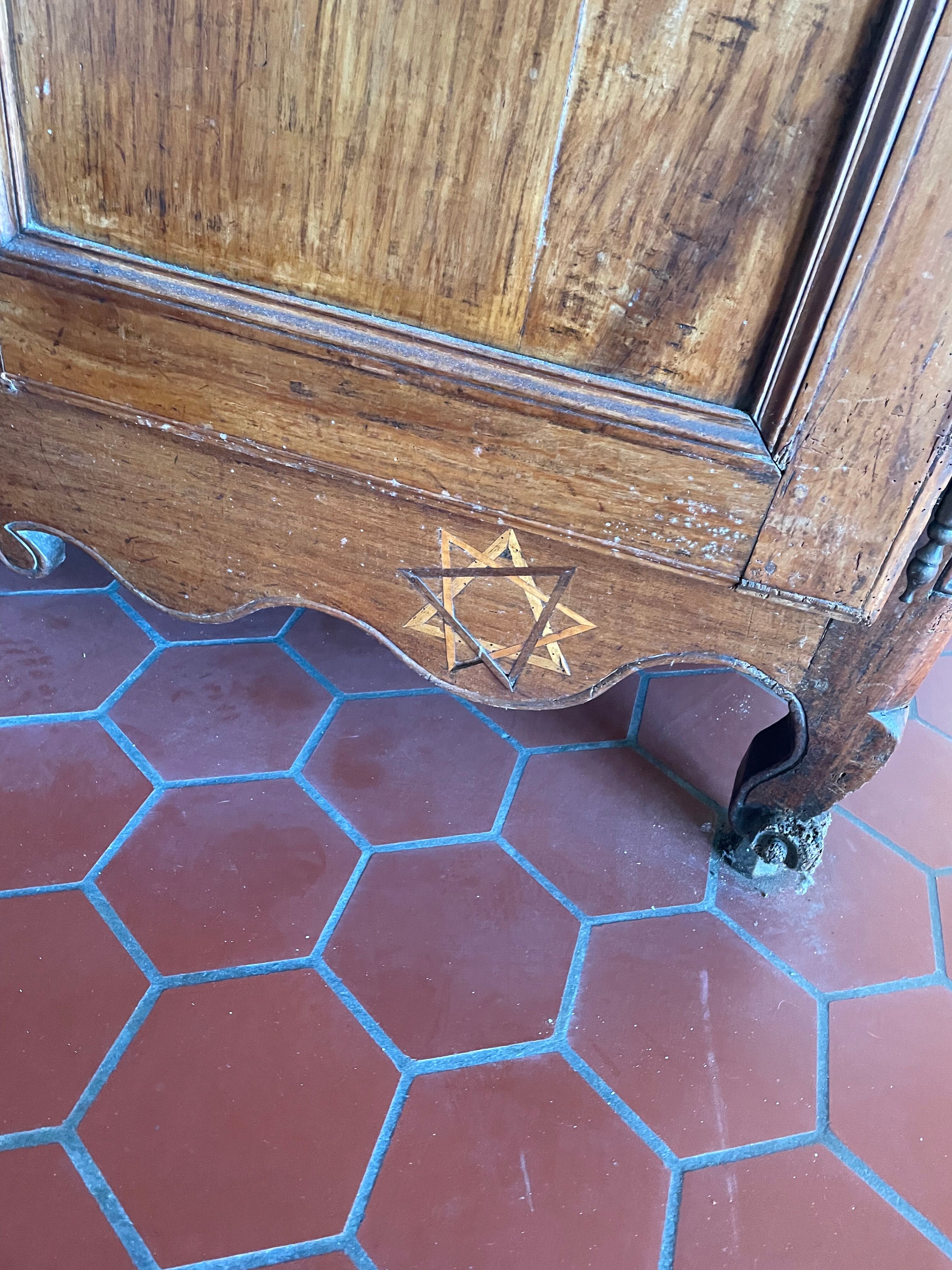 Armoire Louis Xv en noyer