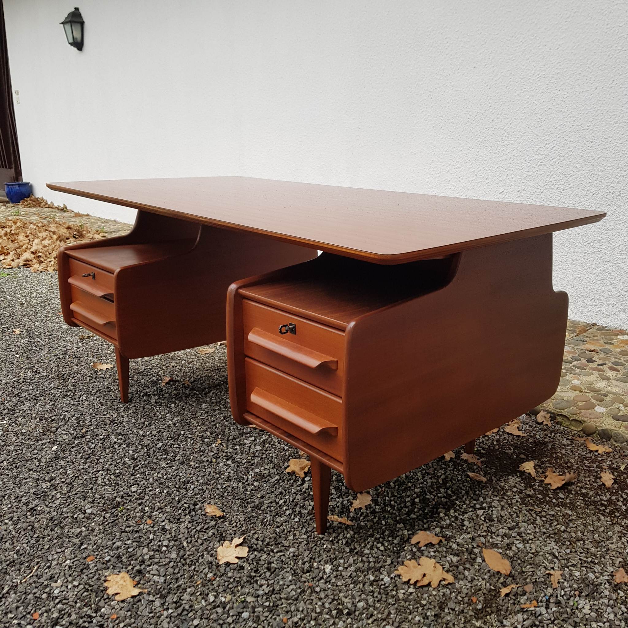 Executive Office Jacques Hauville edit by Bema 50