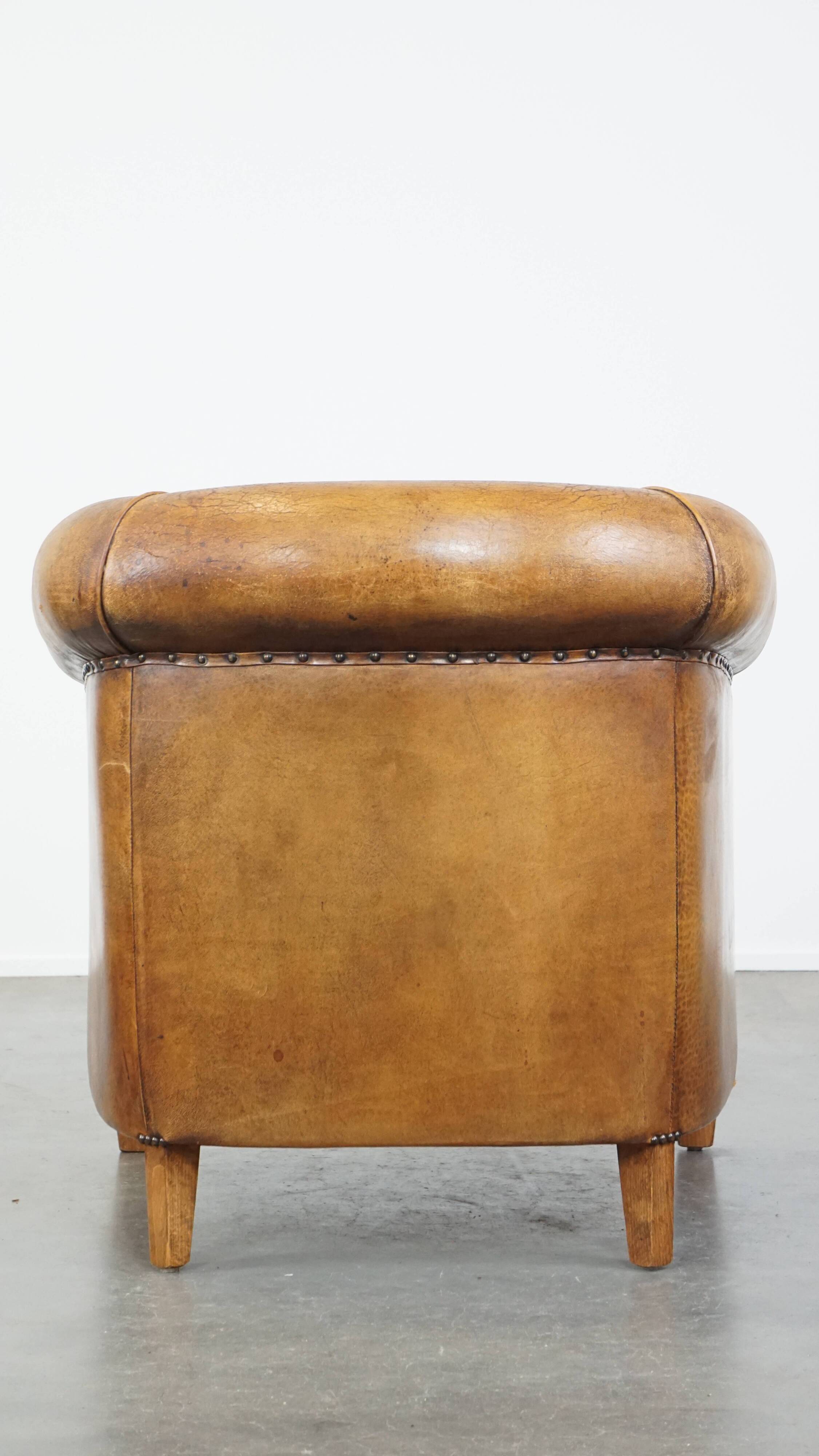 Fauteuil club vintage couleur cognac en cuir de mouton