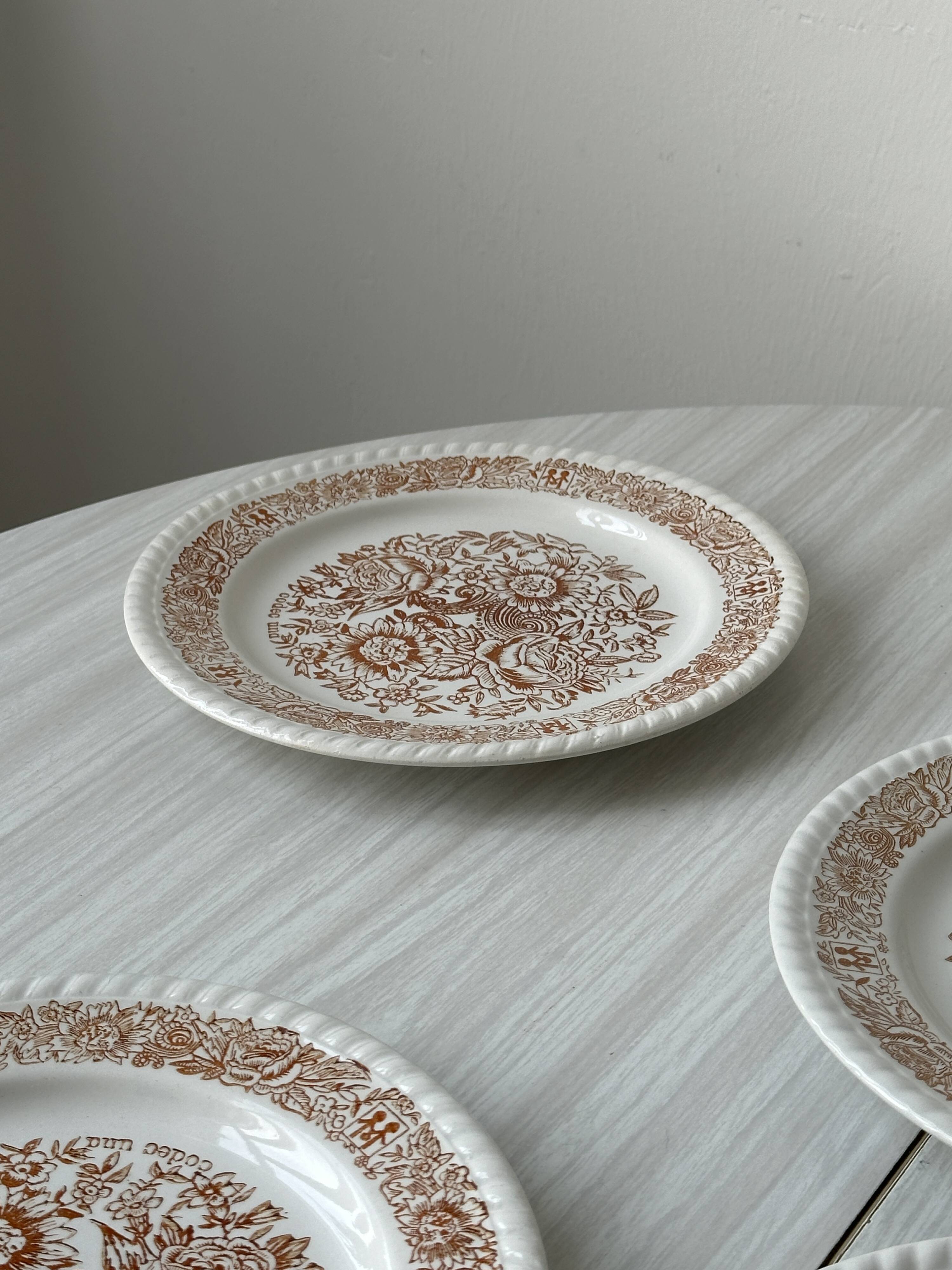 5 orange dessert plates.