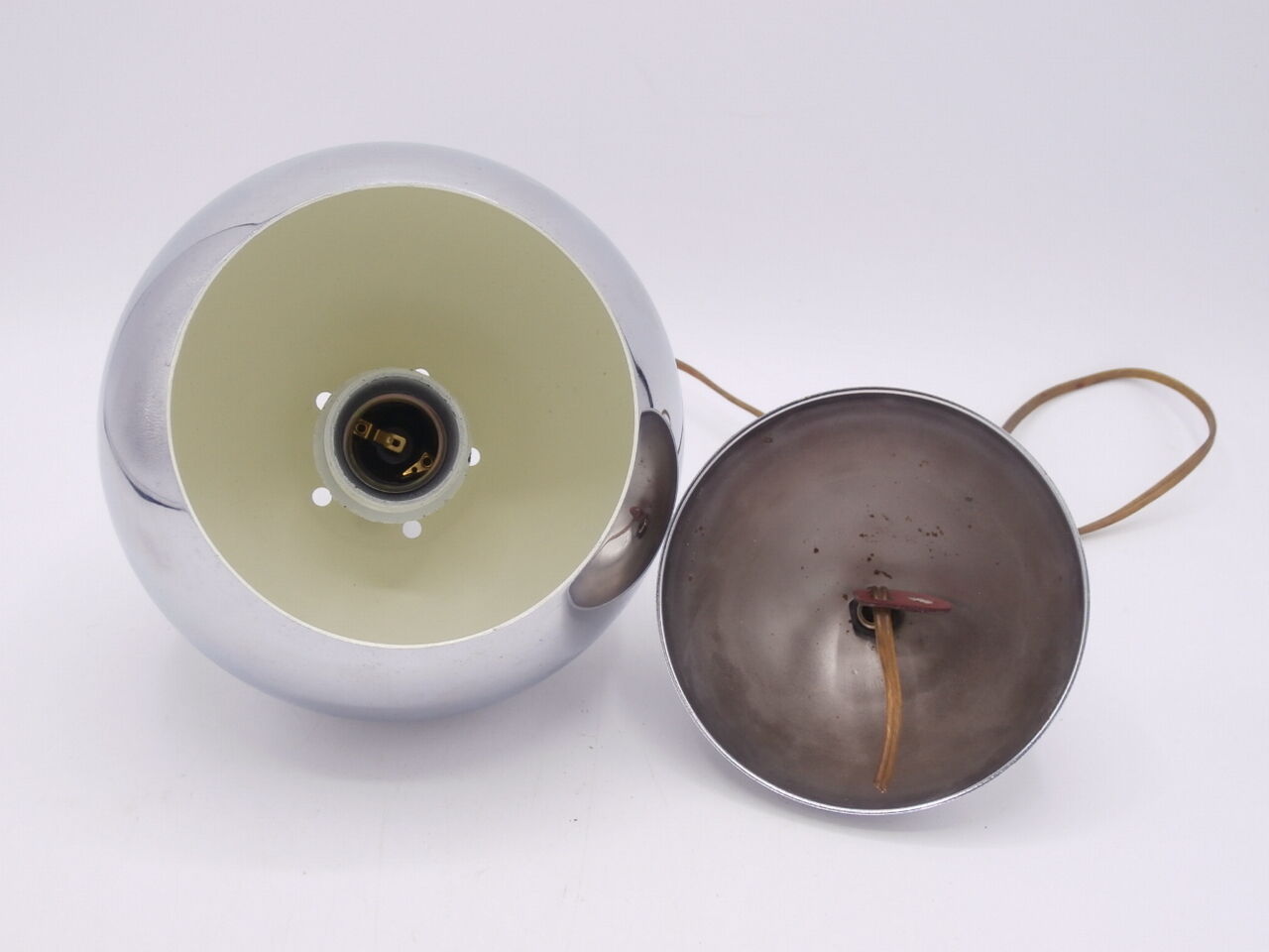 Suspension chrome ball